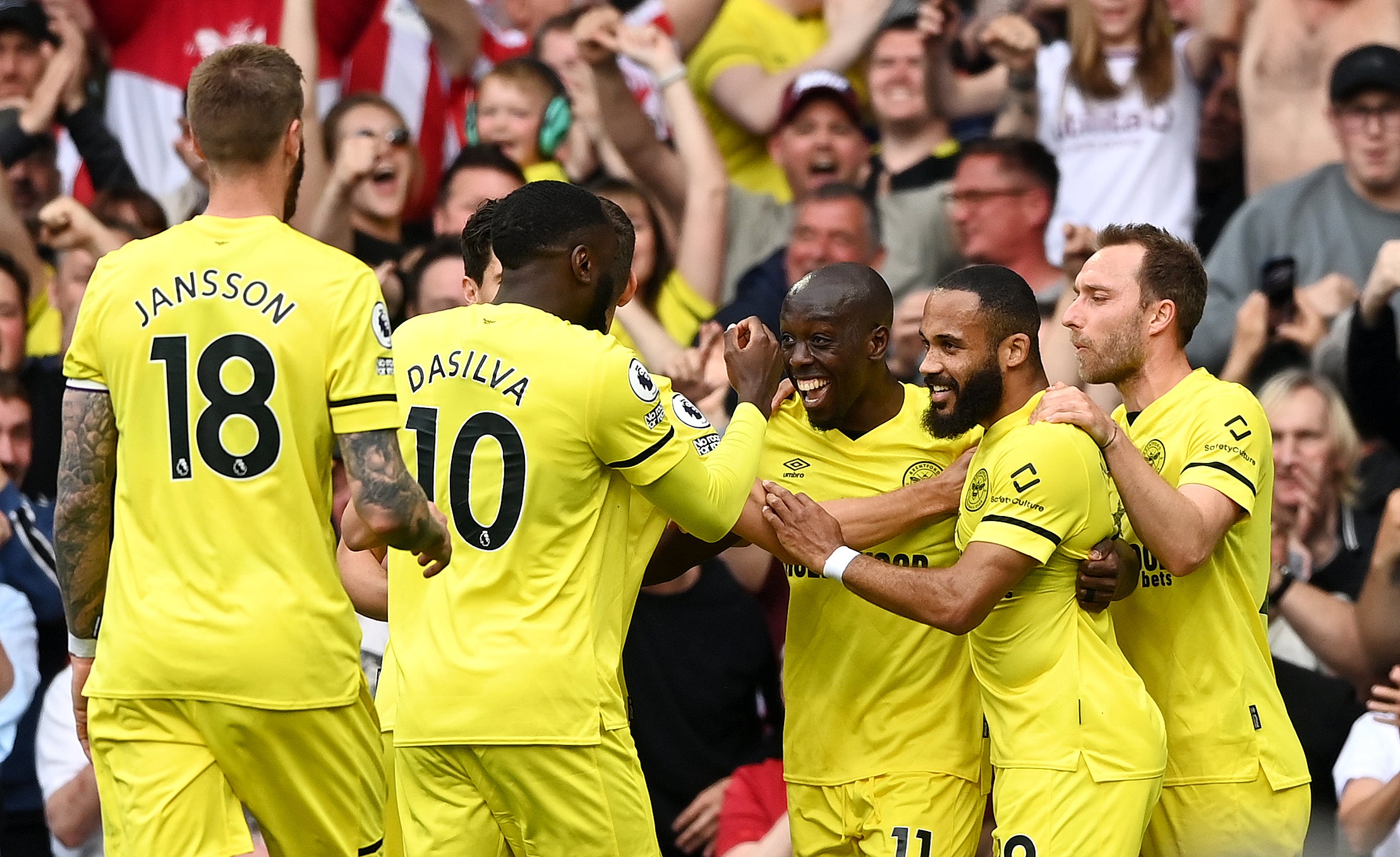 Yoane Wissa of Brentford celebrates