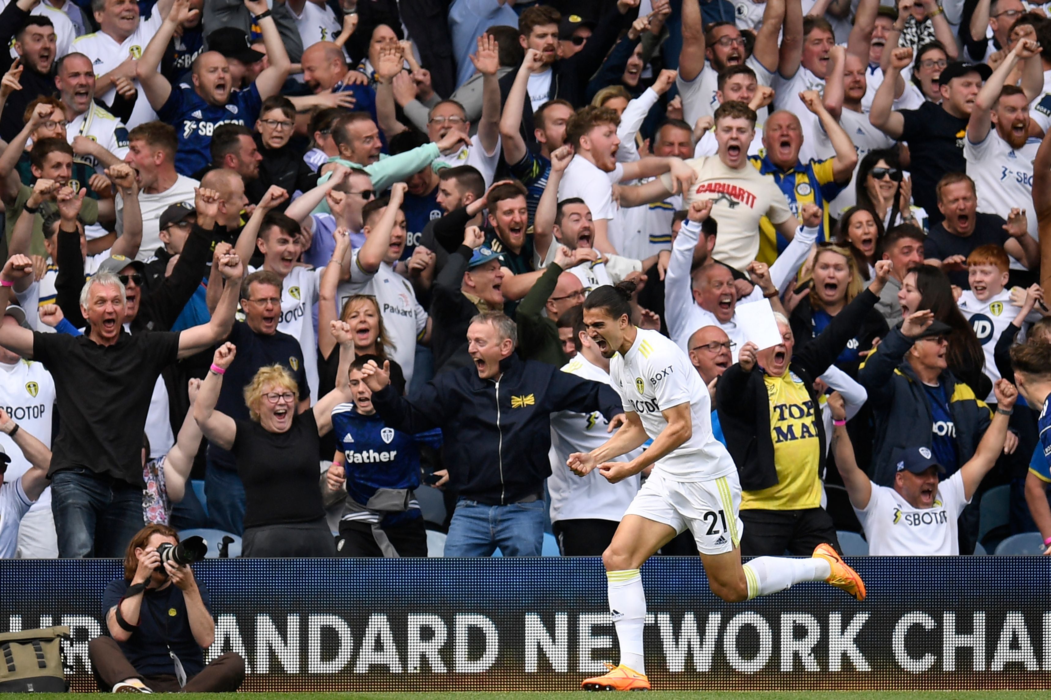 Pascal Struijk celebrates his late equaliser for Leeds