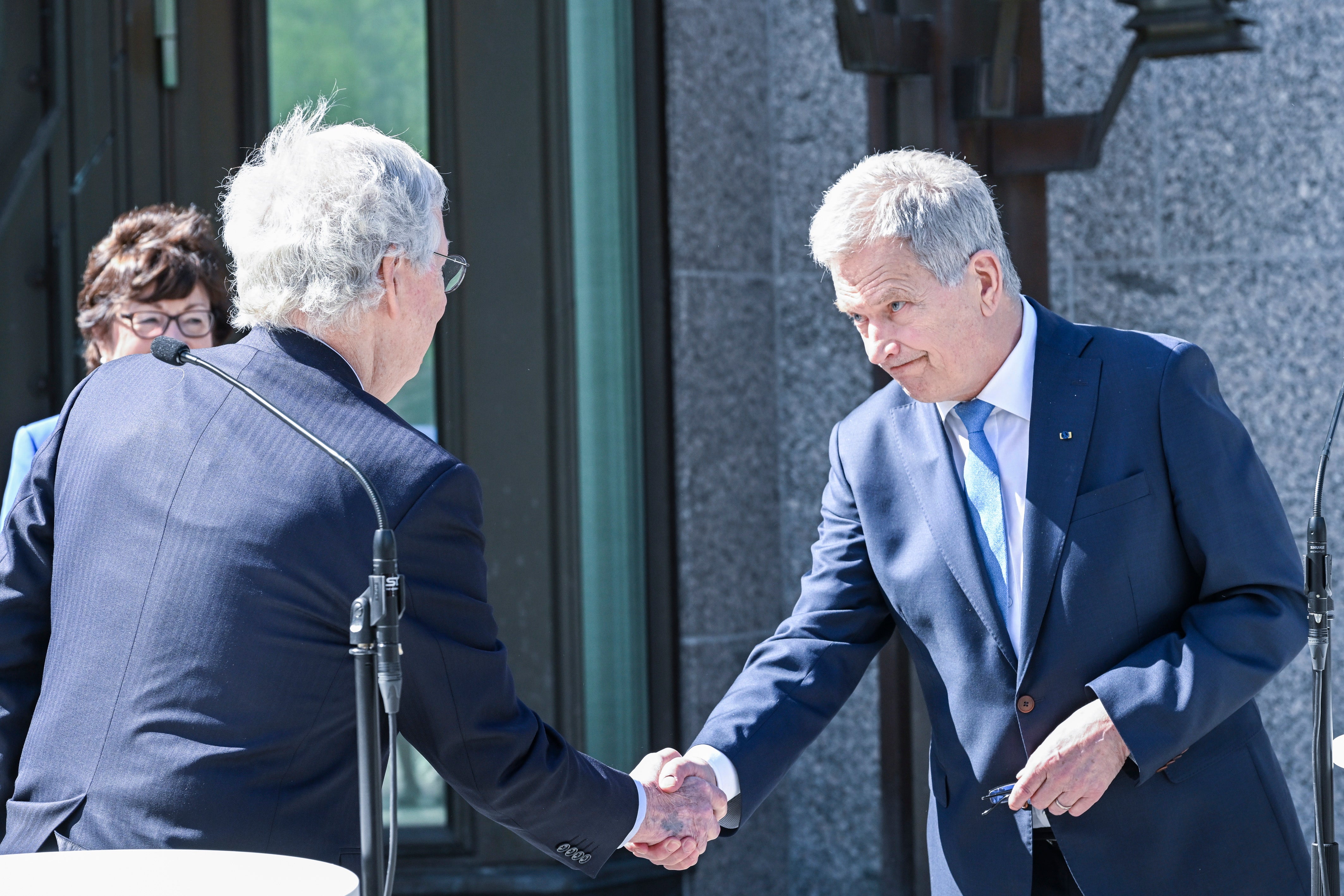 President of Finland Sauli Niinisto (R) and US senator Mitch Mc Connell (L) at press conference in Helsinki on 16 May