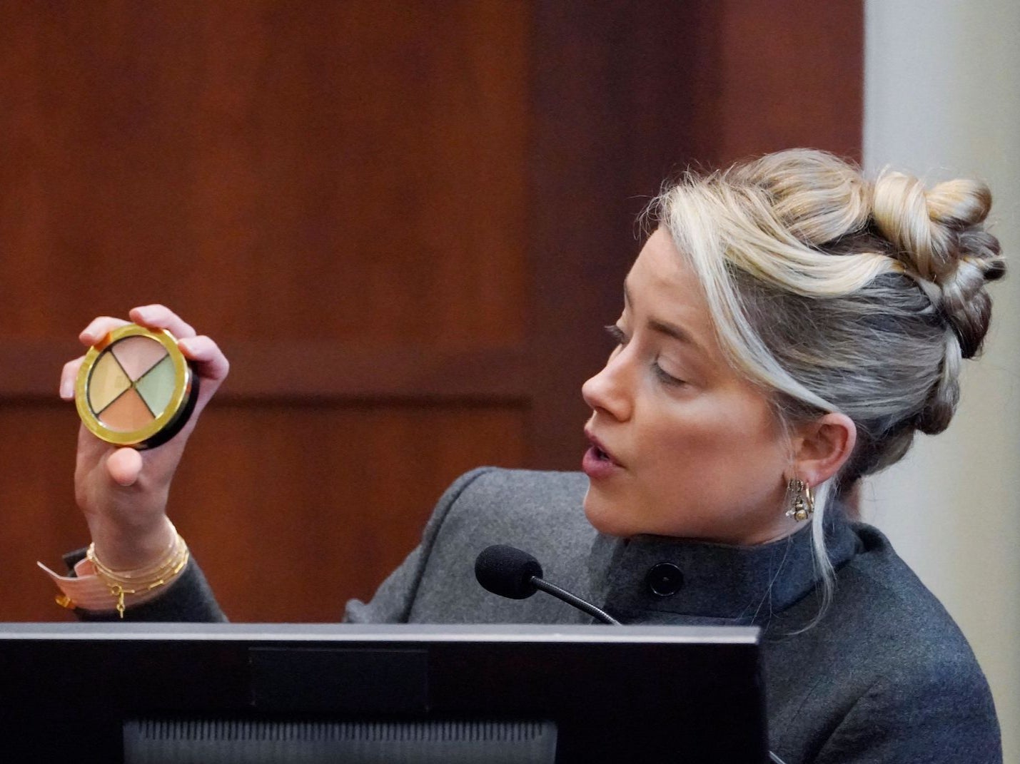 Amber Heard testifies and displays a makeup kit in the courtroom at the Fairfax County Circuit Courthouse.