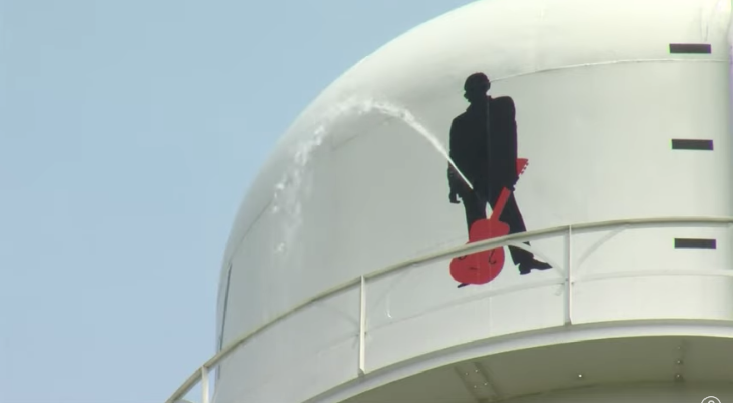 A Johnny Cash mural on a water tower was vandalised in the rock star’s hometown of Kingsland, Arkansas