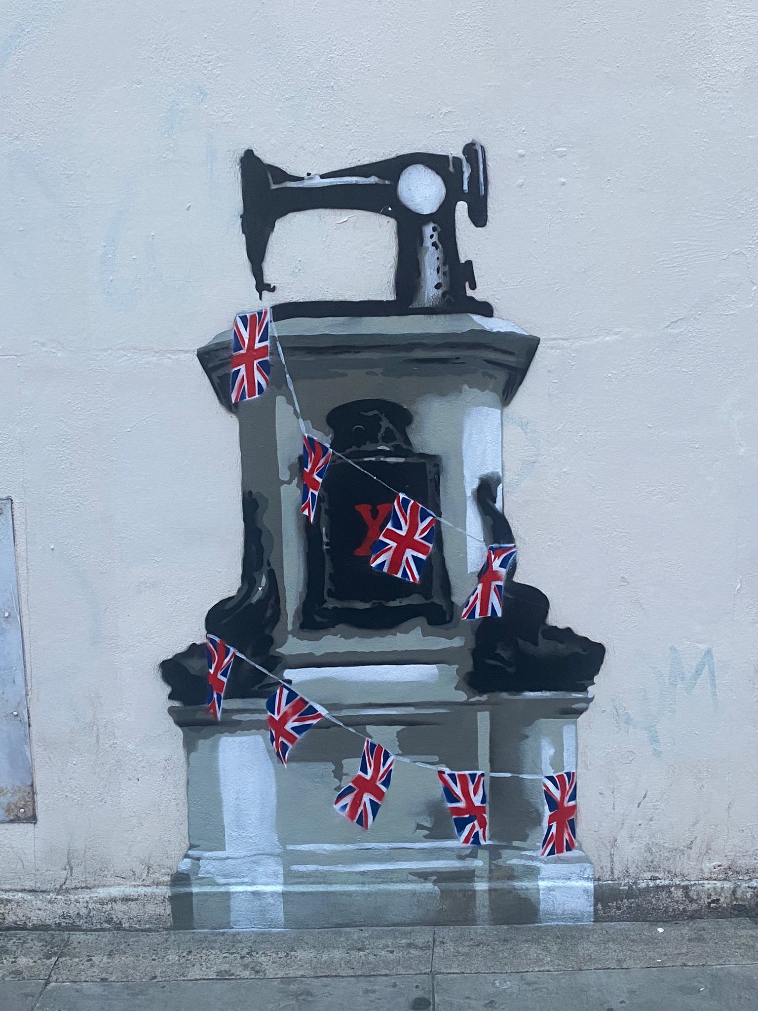 New mural in Wood Green looks similar to the work of street artist Banksy is by artist James Straffon