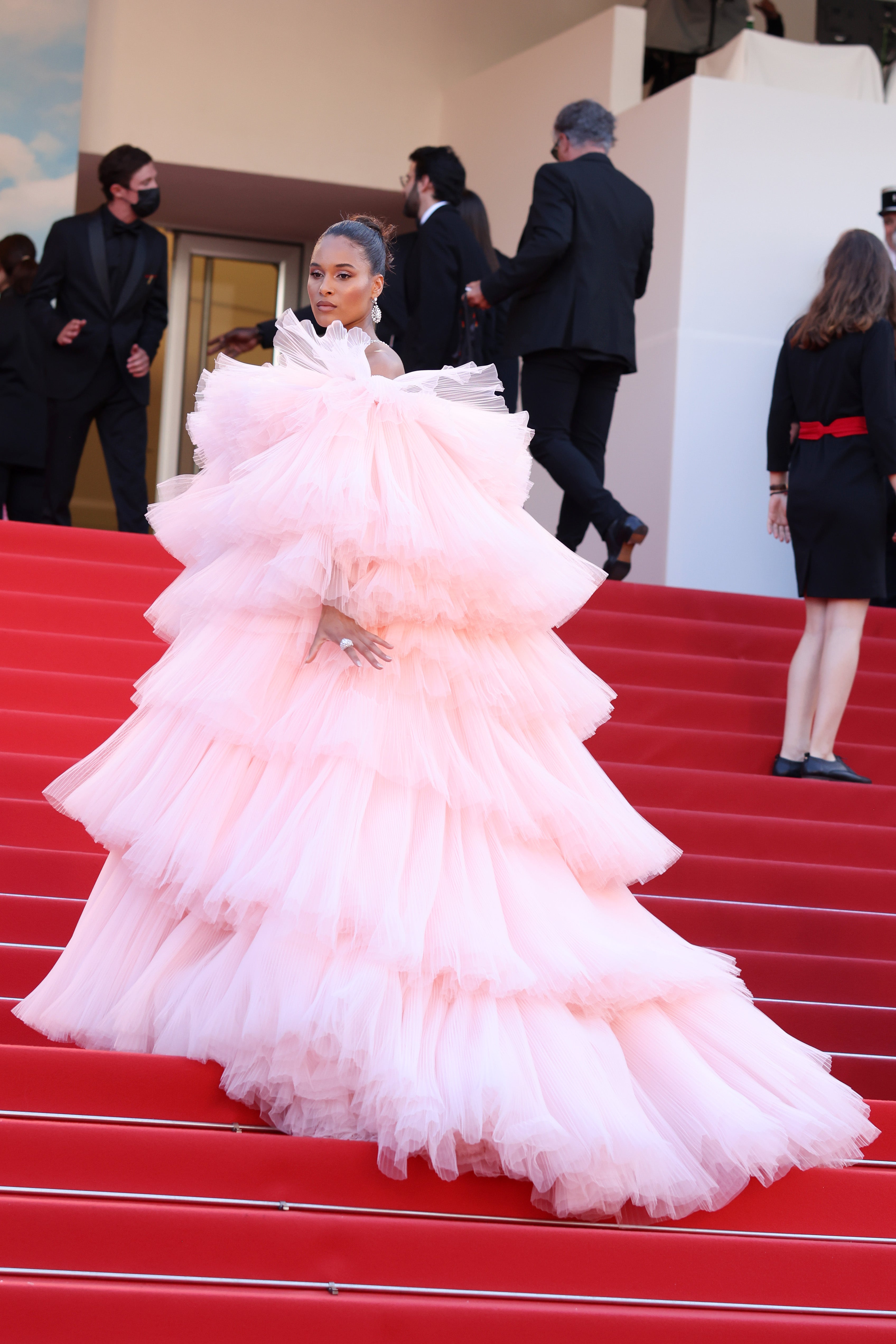 Cindy Bruna in Giambattista Valli