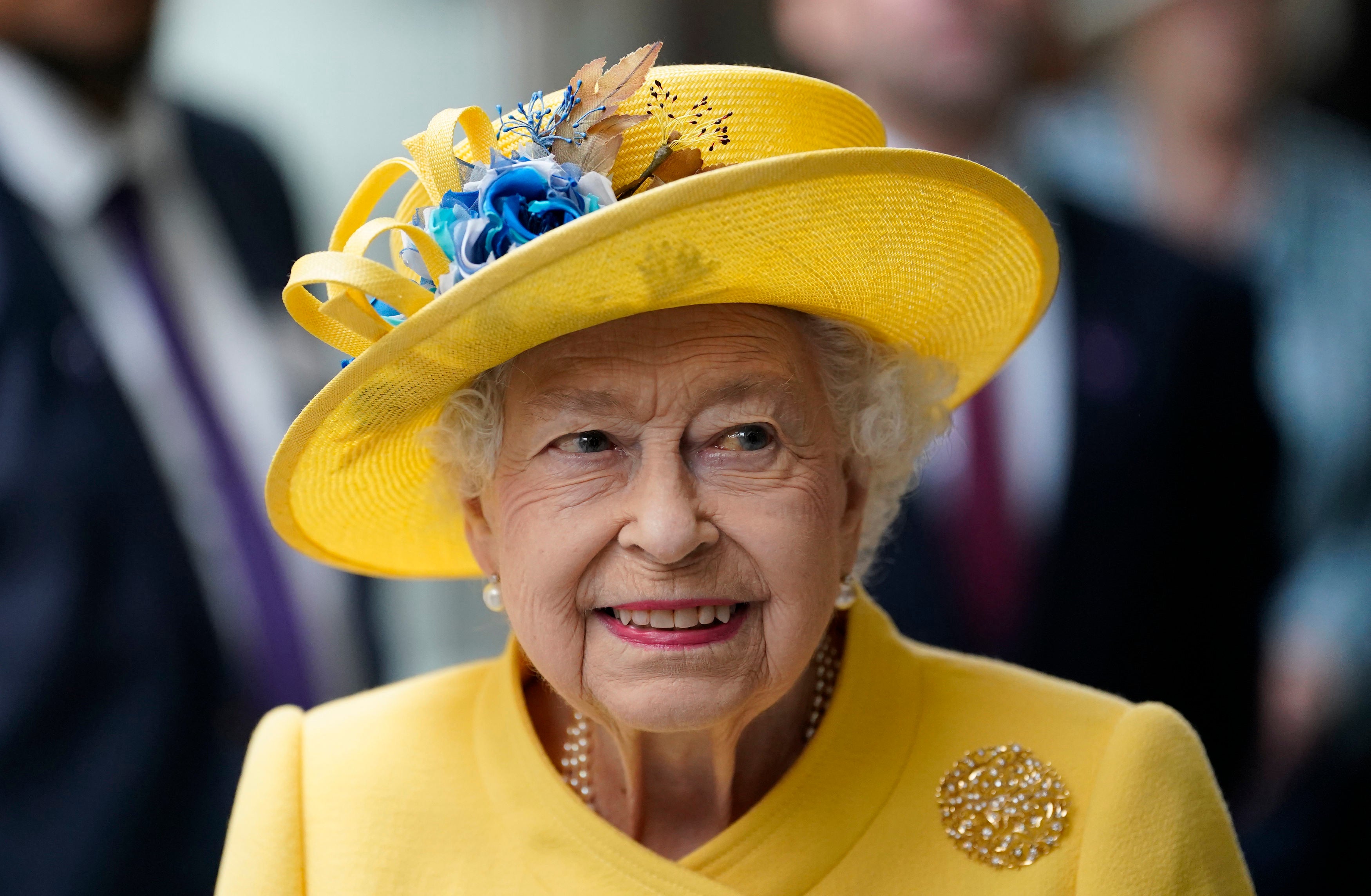 People think they spotted Forrest Gump behind the Queen at train station