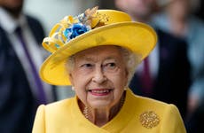 People claim Forrest Gump was photographed behind Queen Elizabeth II during visit to London train station