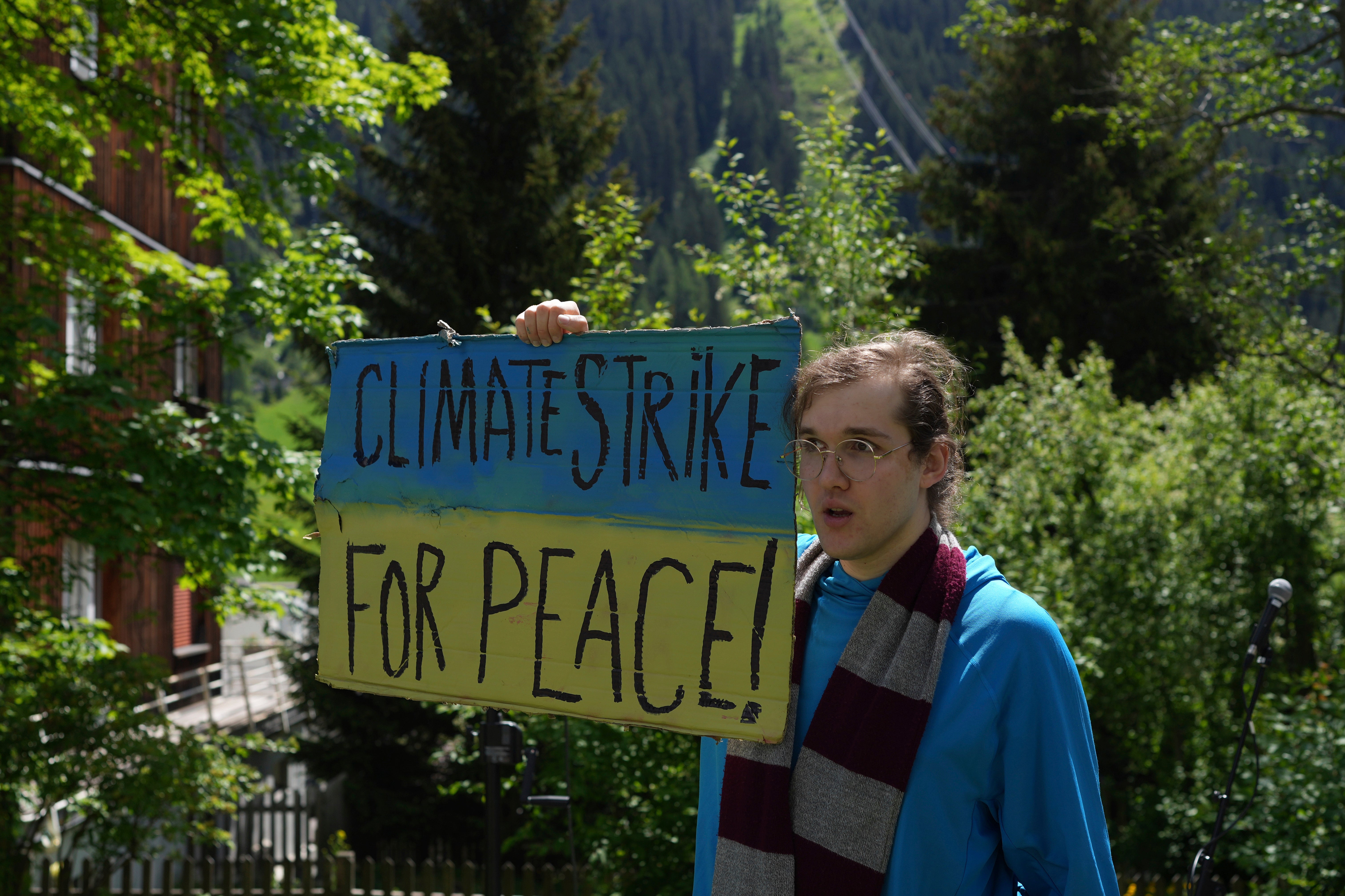 CORRECTION Switzerland Davos Forum