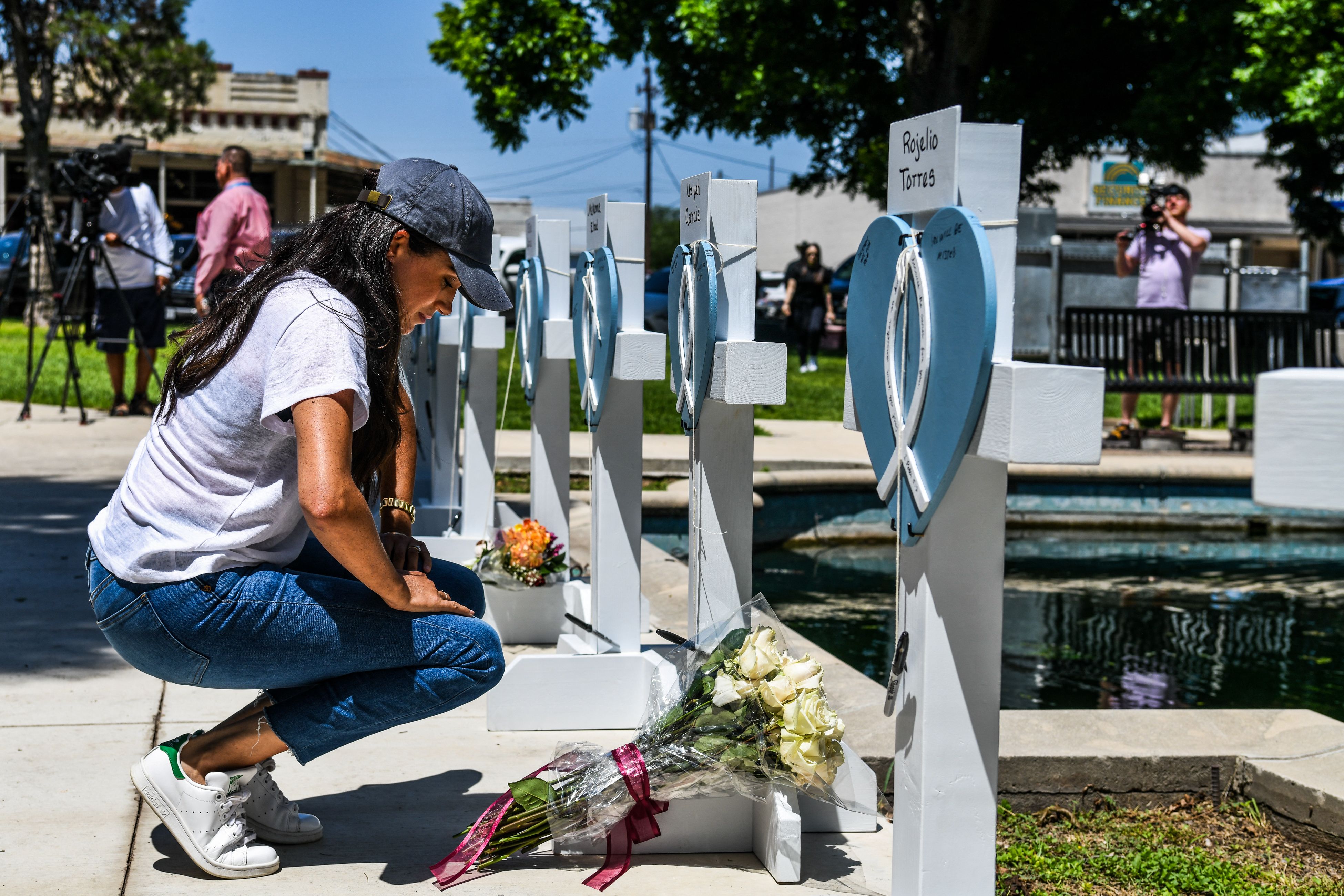 Meghan Markle brings flowers to memorial of Uvalde shooting