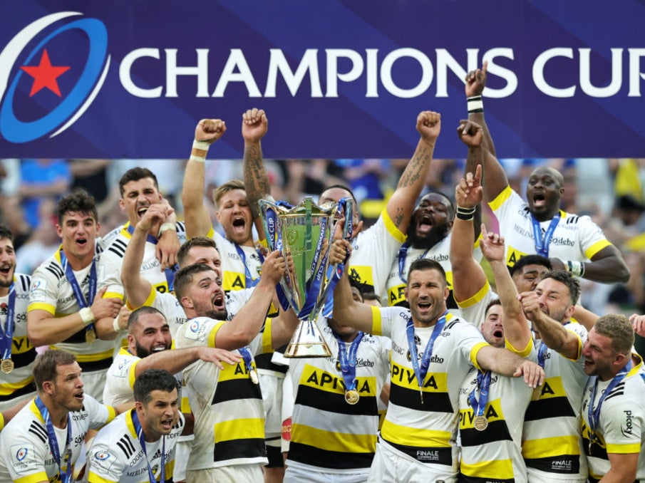 La Rochelle lift the trophy