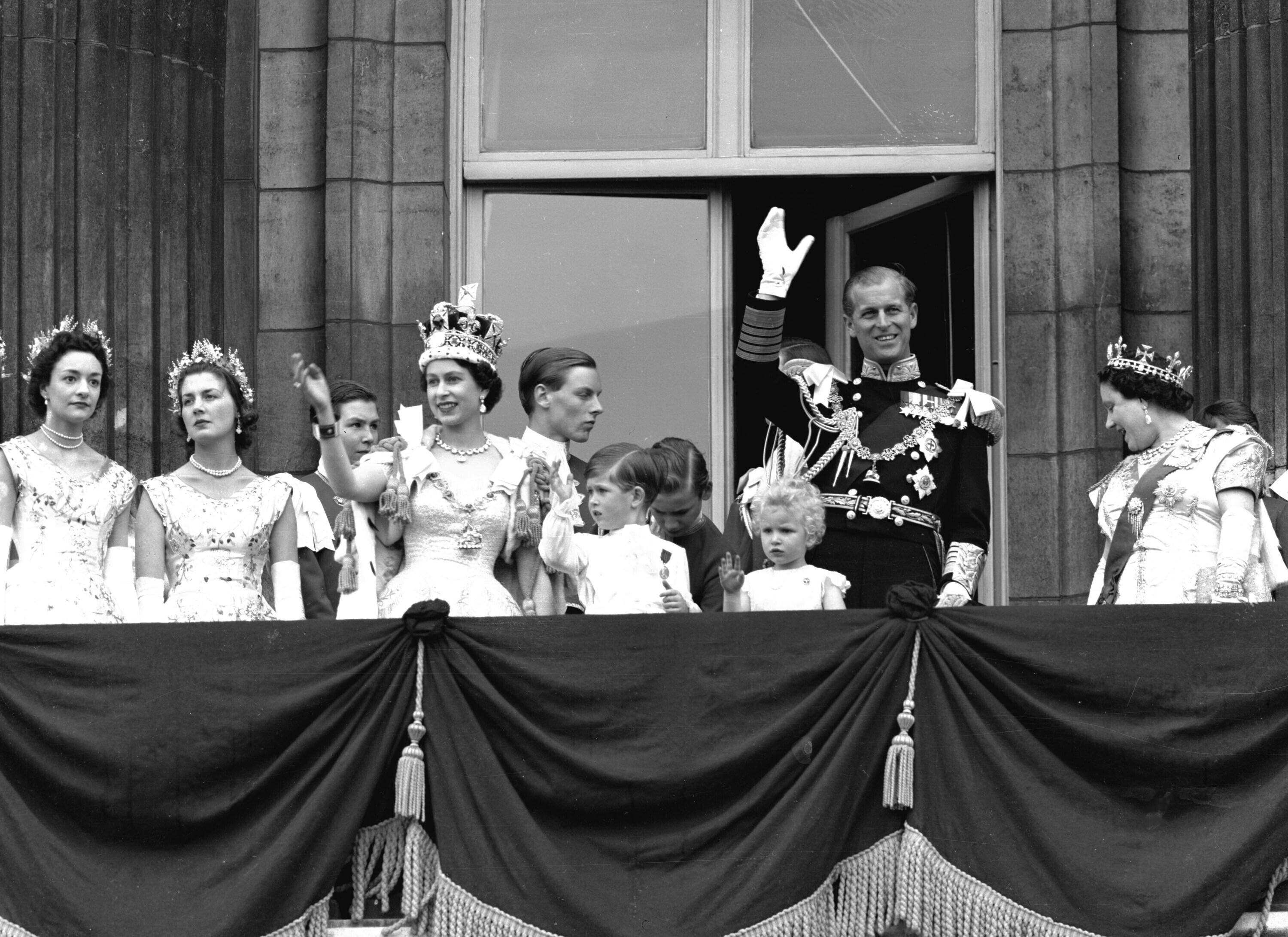 The Queen and the royal family appear on the balcony of Buckingham Palace to mark the coronation