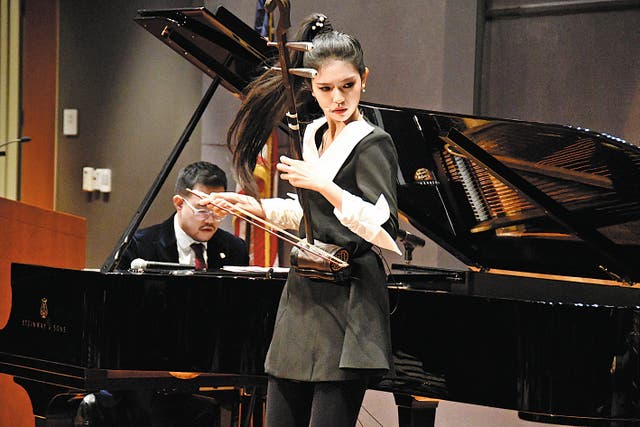 <p>Chen Yimiao gives a speech and erhu performance to the audience of a cultural event held at Bowers Museum in the USA earlier this year</p>