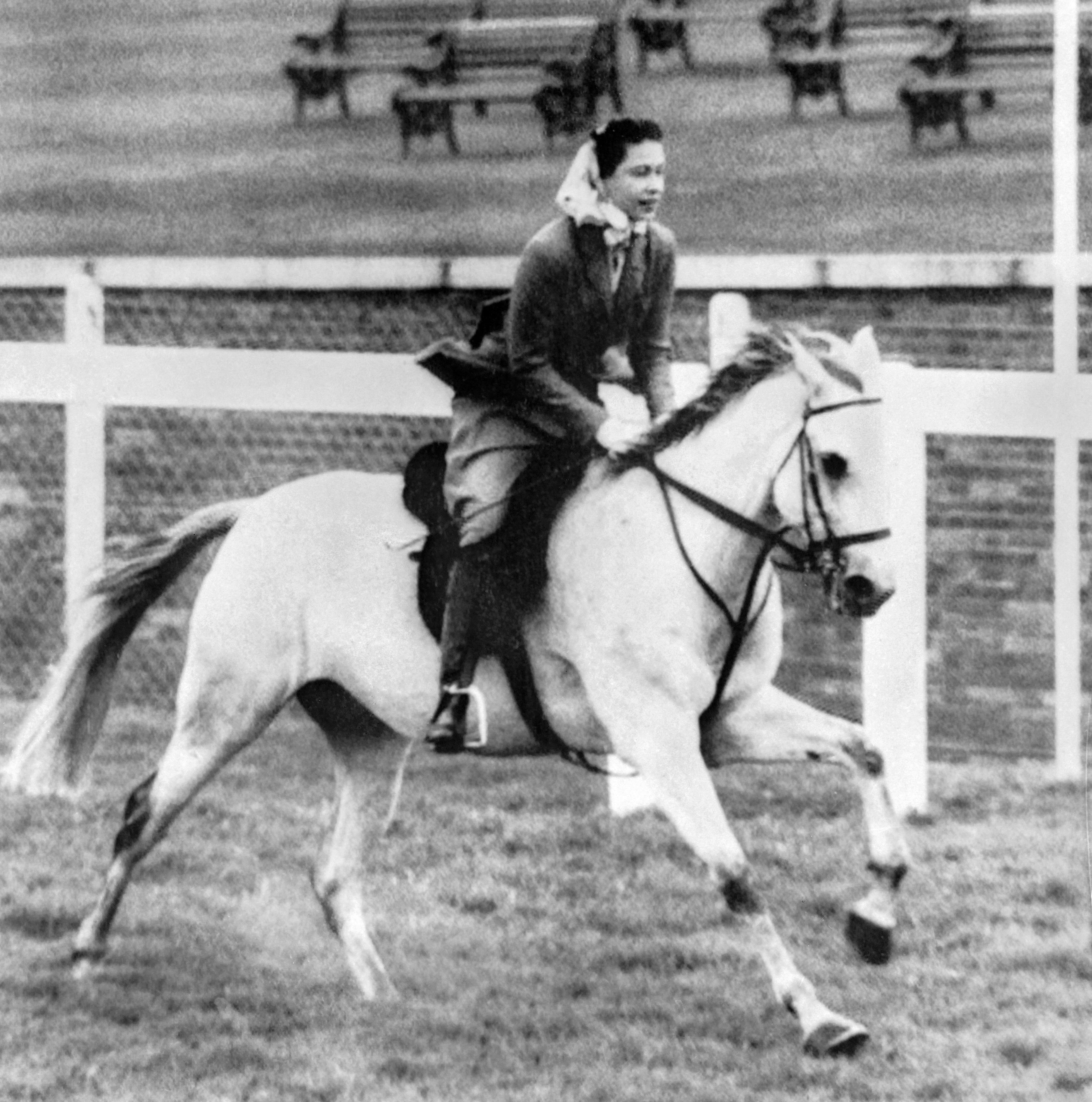 Queen Elizabeth II ran at Ascot in an event reserved for guests of Windsor Castle on 16 June 1961, finishing 7th out of 10 competitors