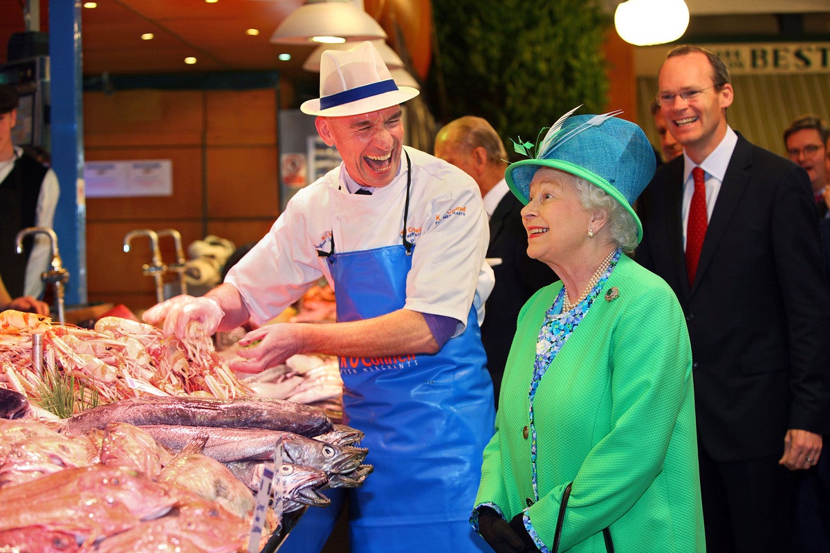 The Queen meets fishmonger Pat O’Connell at the English market in Cork, Ireland in May 2011