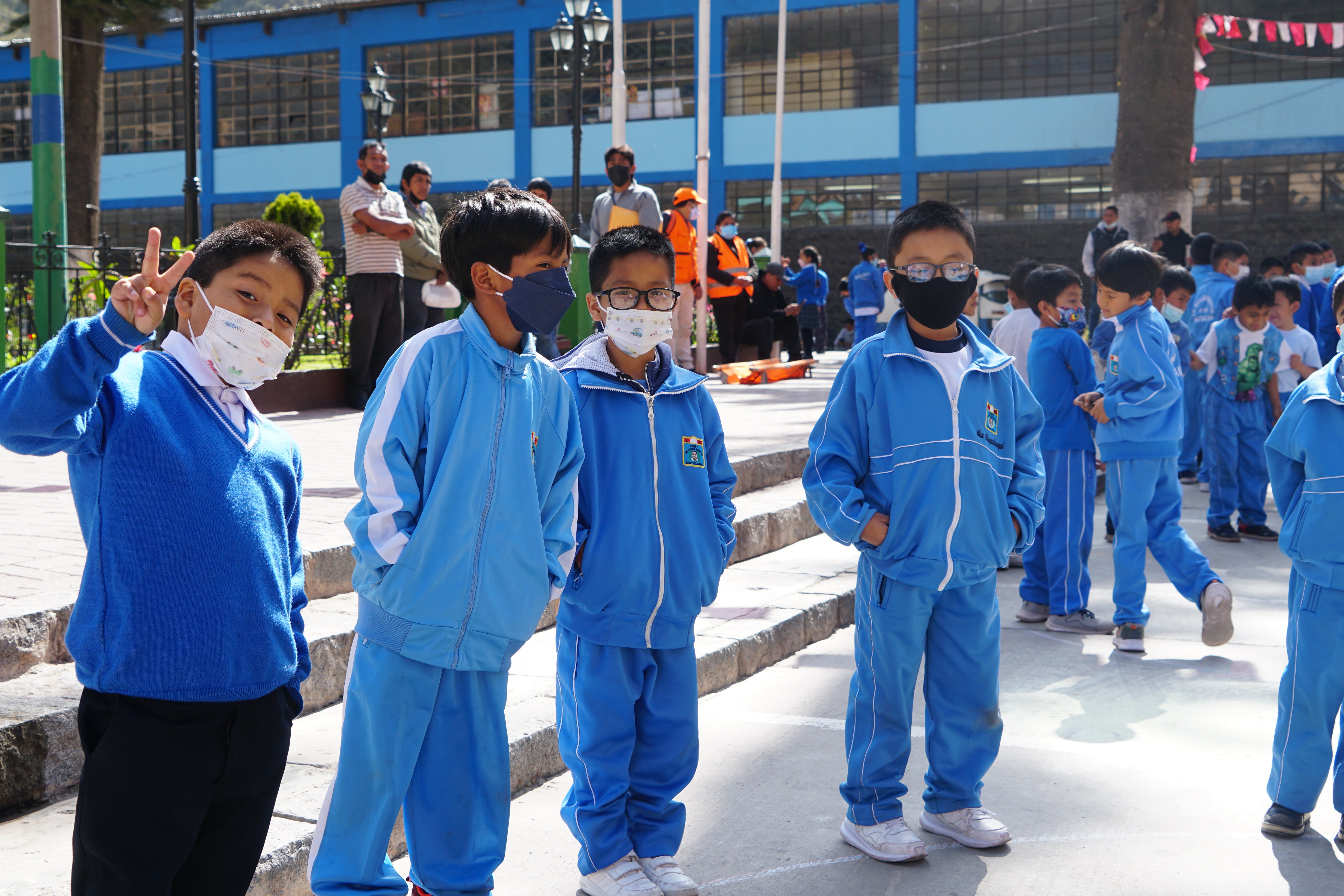 Schoolchildren from the Ricardo Bentin School in Matucana participate in the drill