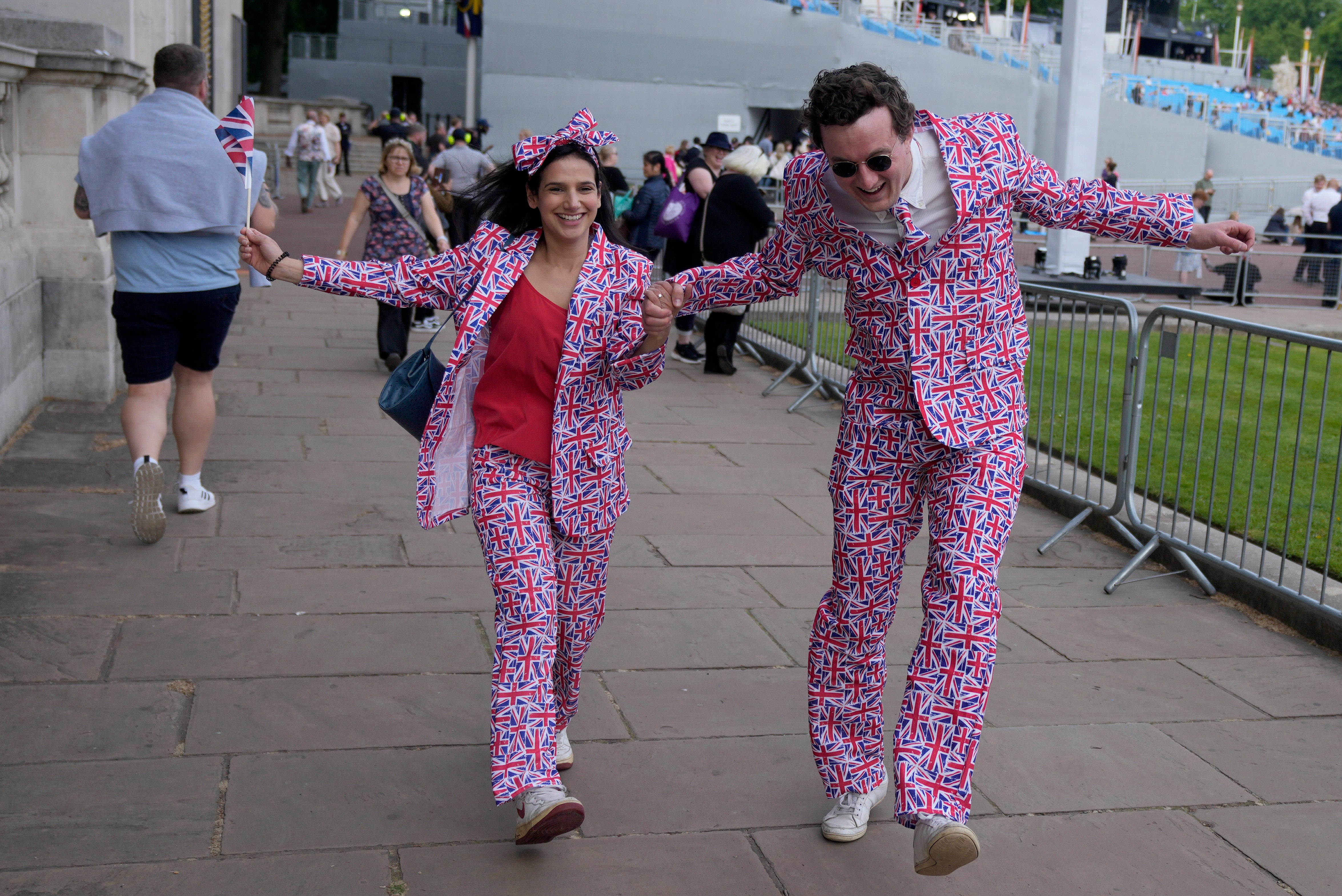 Royal fans arrives near Buckingham Palace