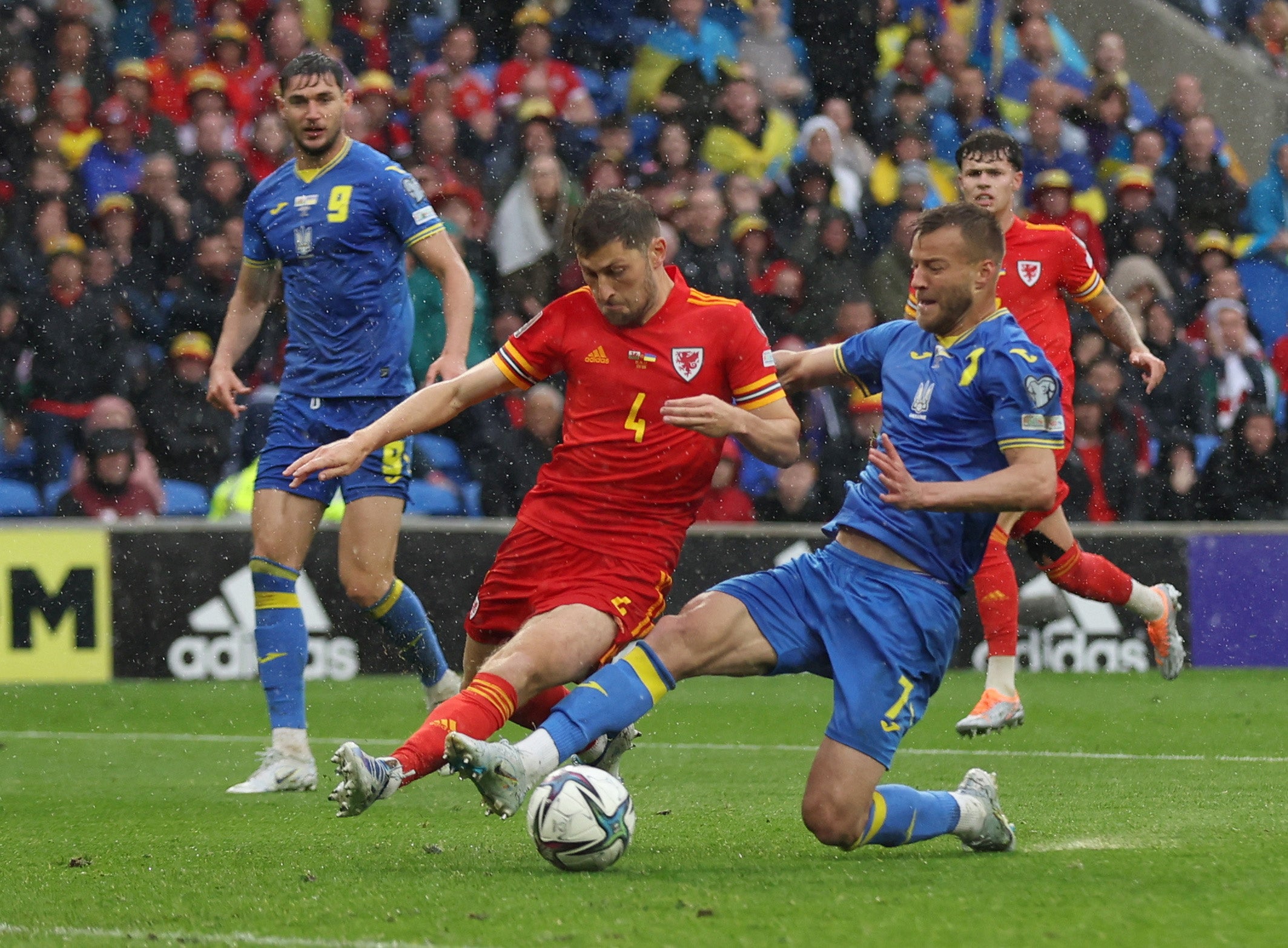 Ben Davies blocks off Andriy Yarmolenko