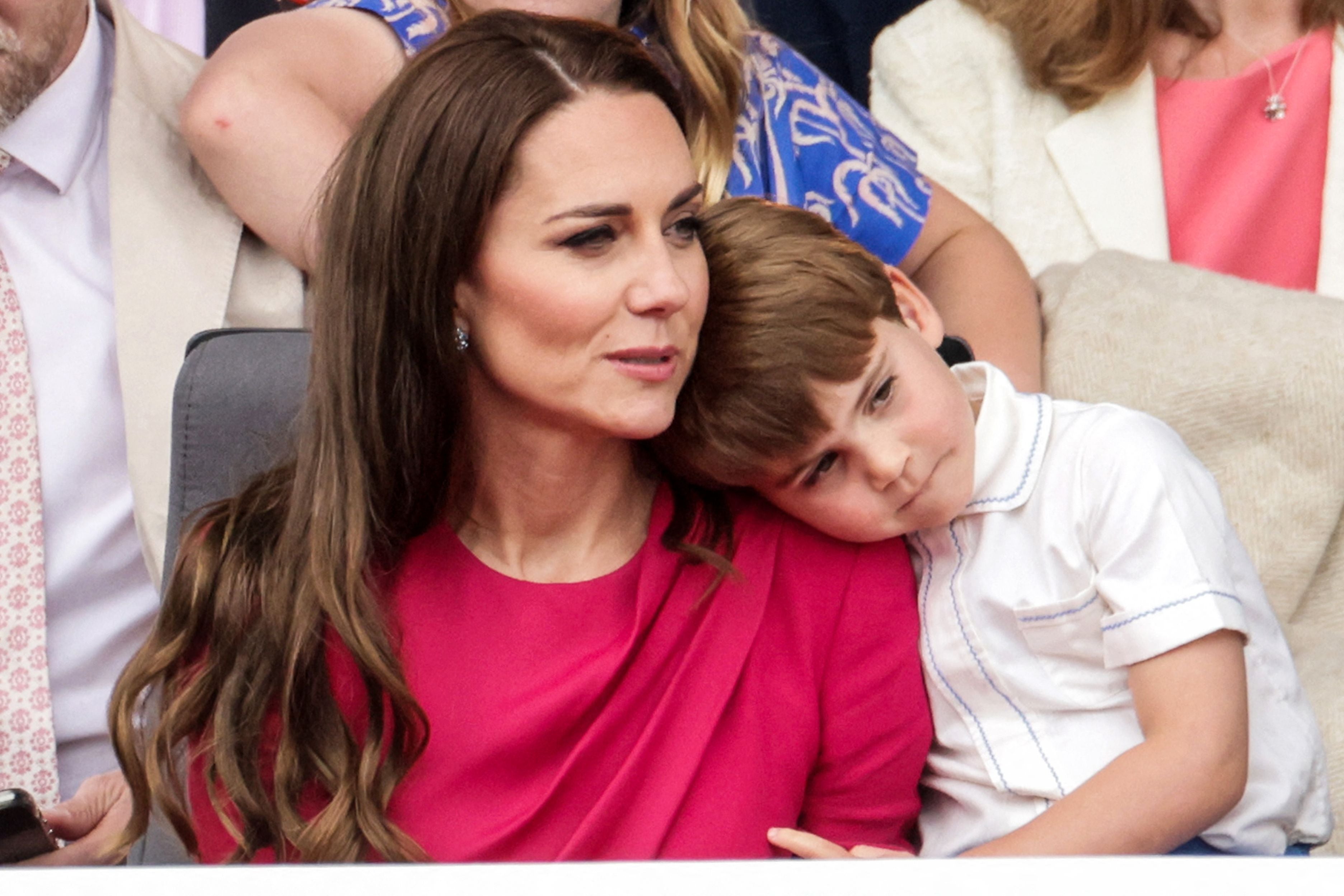 Louis rests his head on Kate’s shoulder