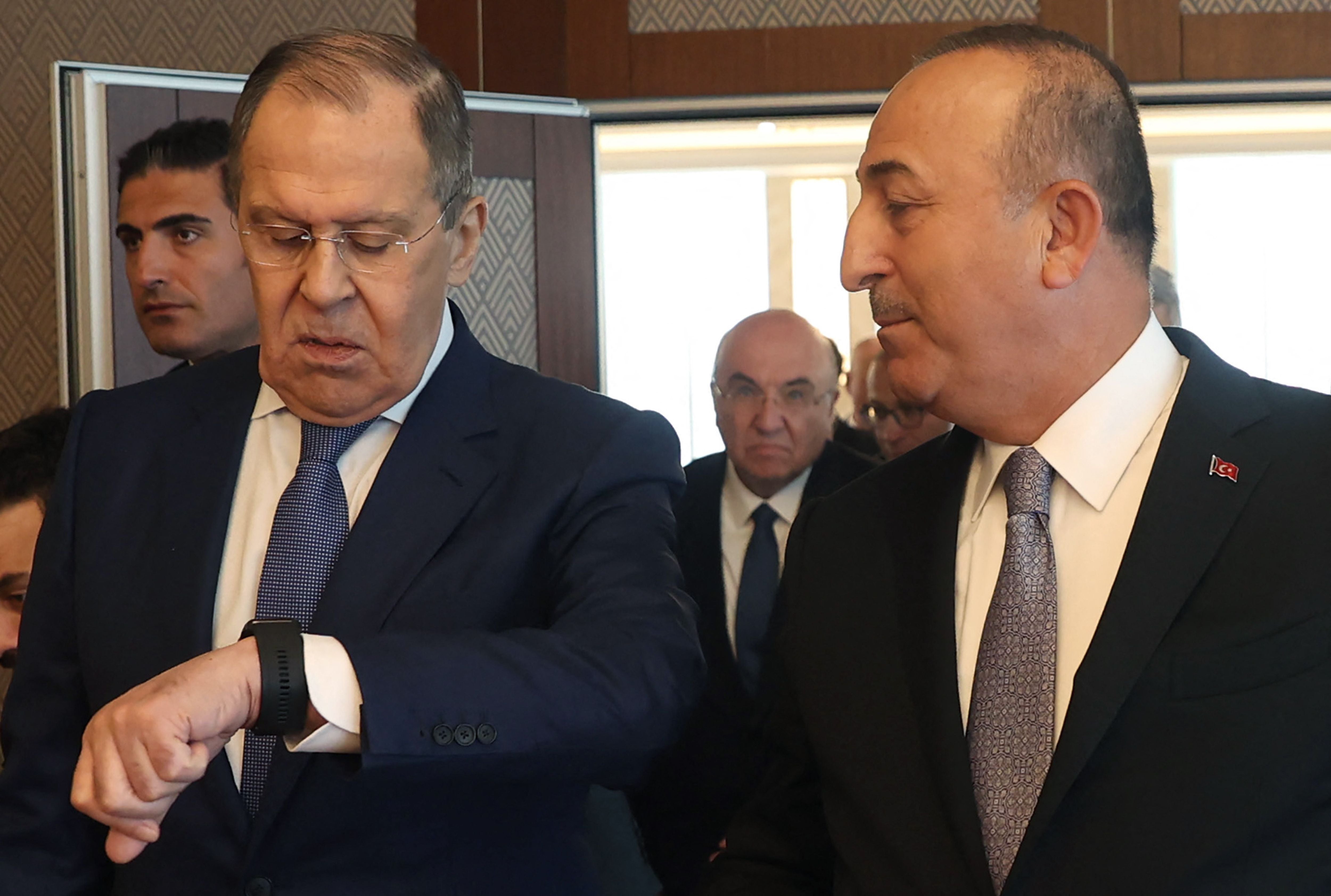 Russian Foreign Minister Sergei Lavrov (L) and Turkish Foreign Minister Mevlut Cavusoglu in Ankara