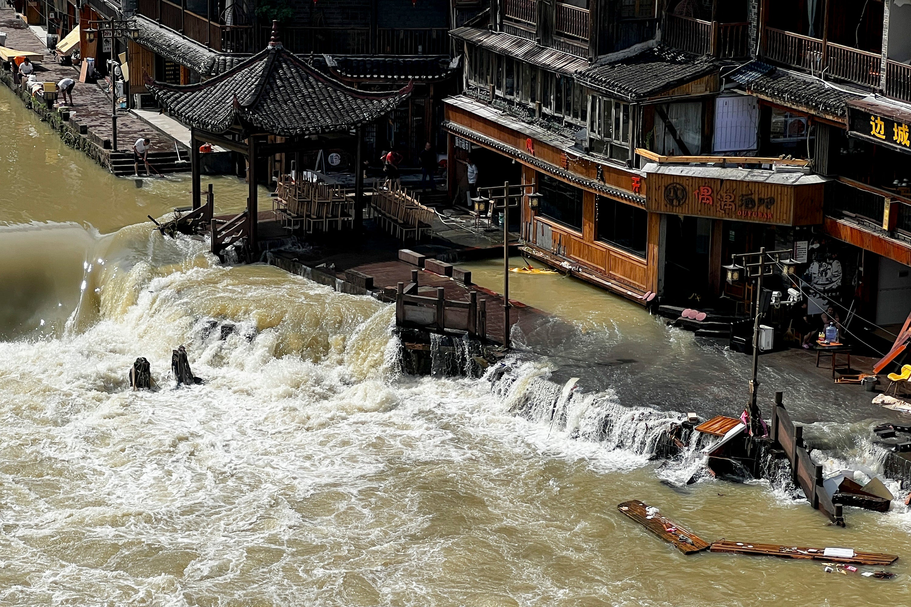 CORRECTION China Flooding