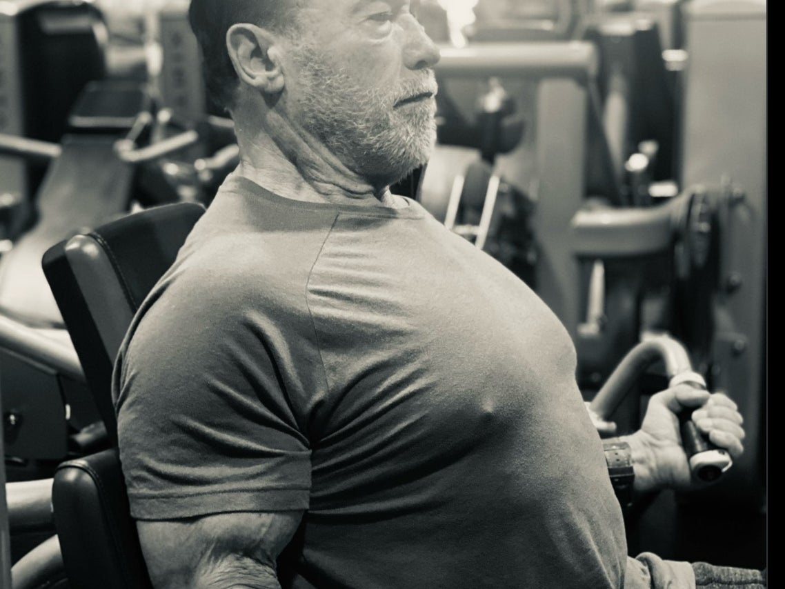 Arnold Schwarzenegger has posted a photo of himself working out in the gym