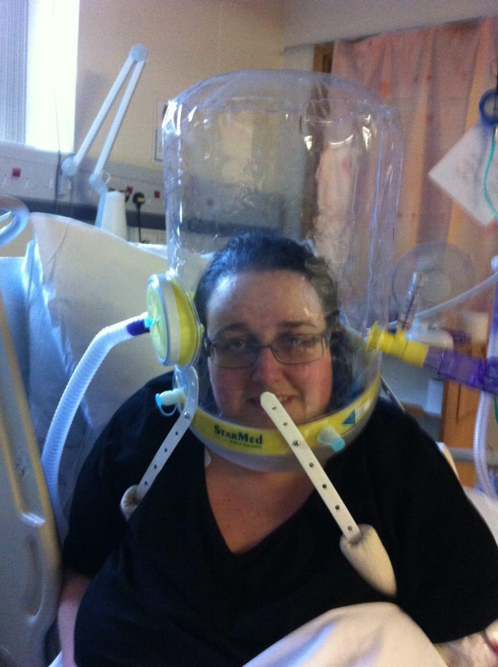 Katie on a helmet CPAP machine giving her oxygen (Collect/PA Real Life)