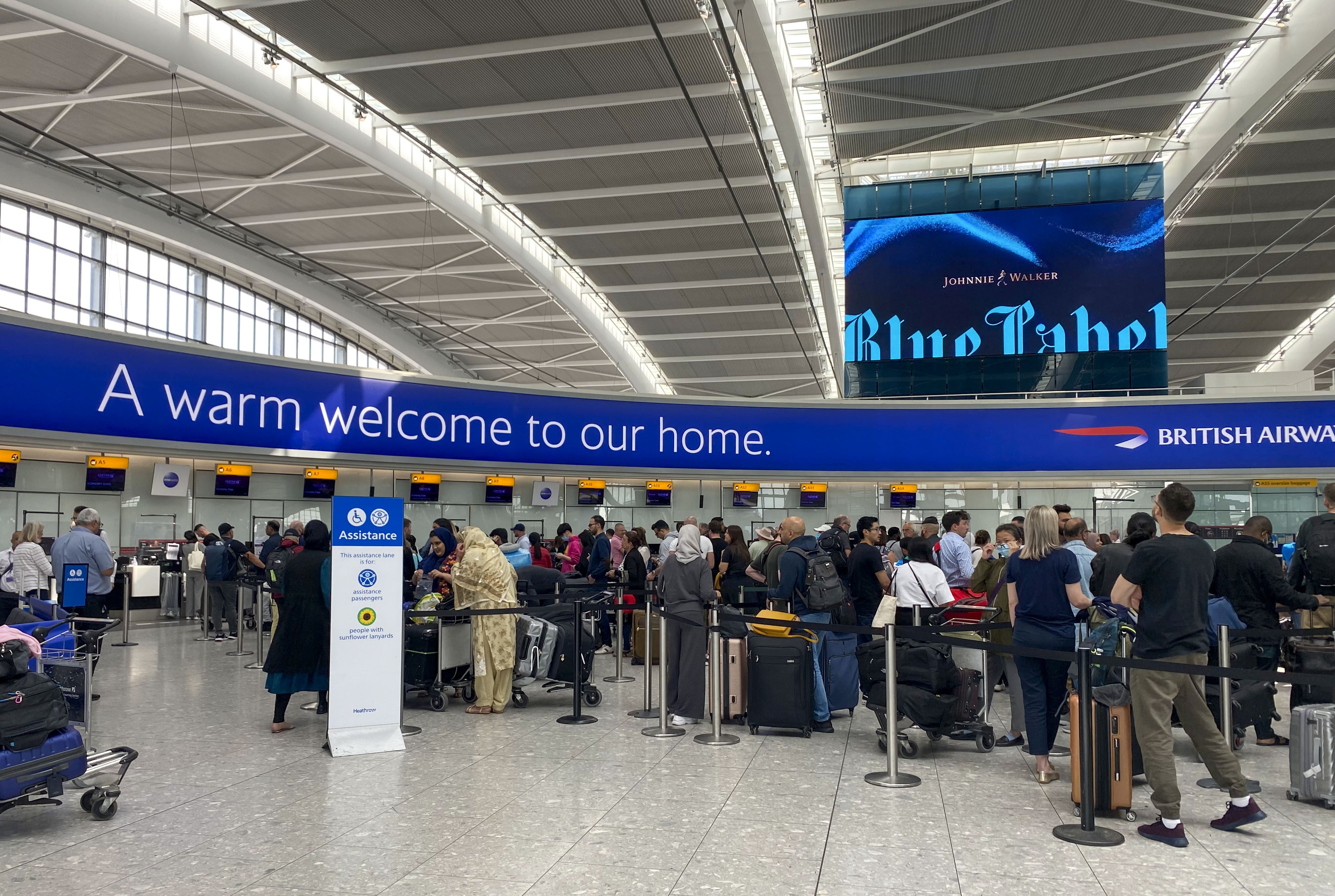 Passengers queue to check-in for a Qatar Airways flight in Terminal 5 at Heathrow Airport as the Transport Secretary is risking travel chaos by rejecting calls for an emergency visa for aviation workers, industry bosses have claimed. Picture date: Friday June 3, 2022.