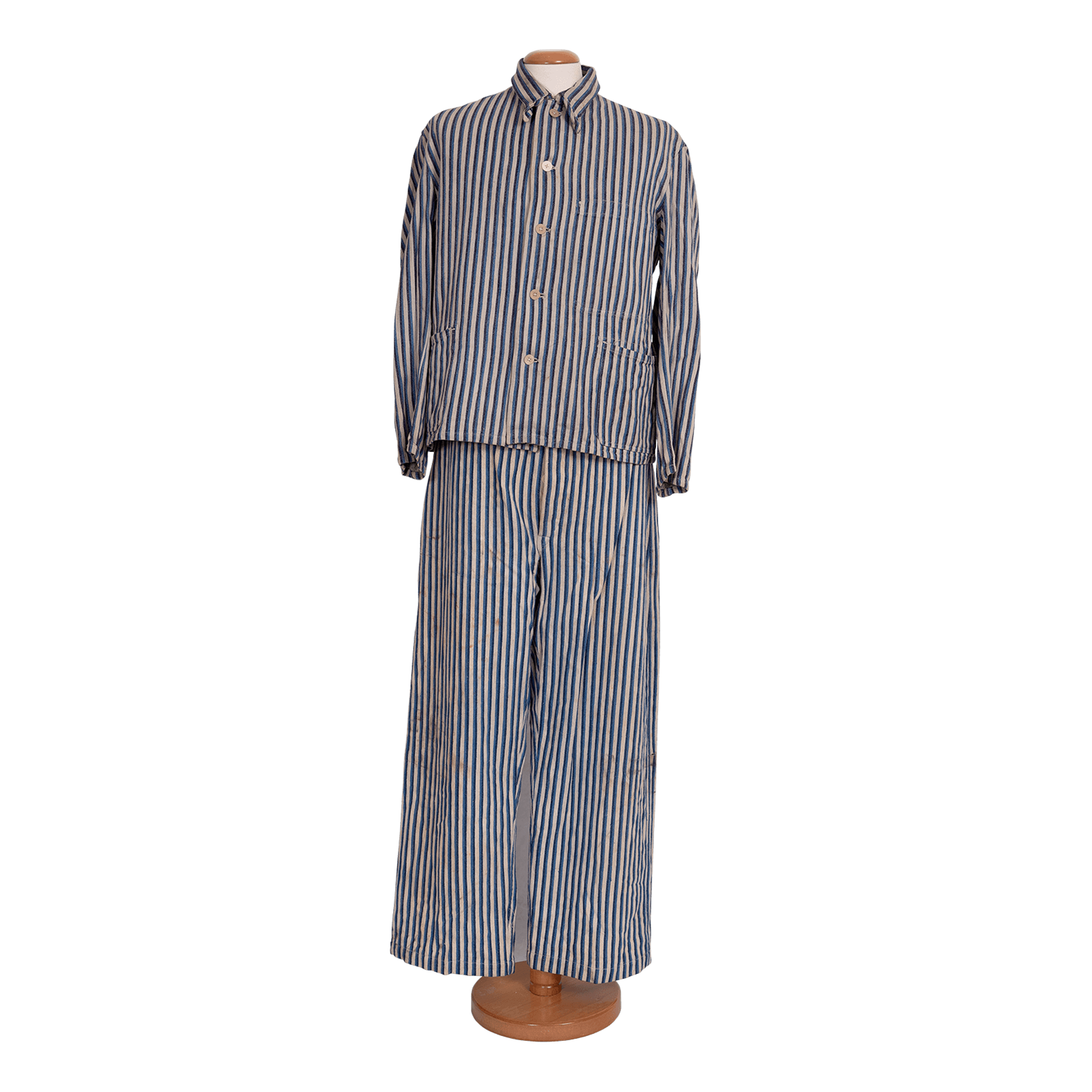 Another object users can interact with is Daniel Bennahmias’s Auschwitz uniform