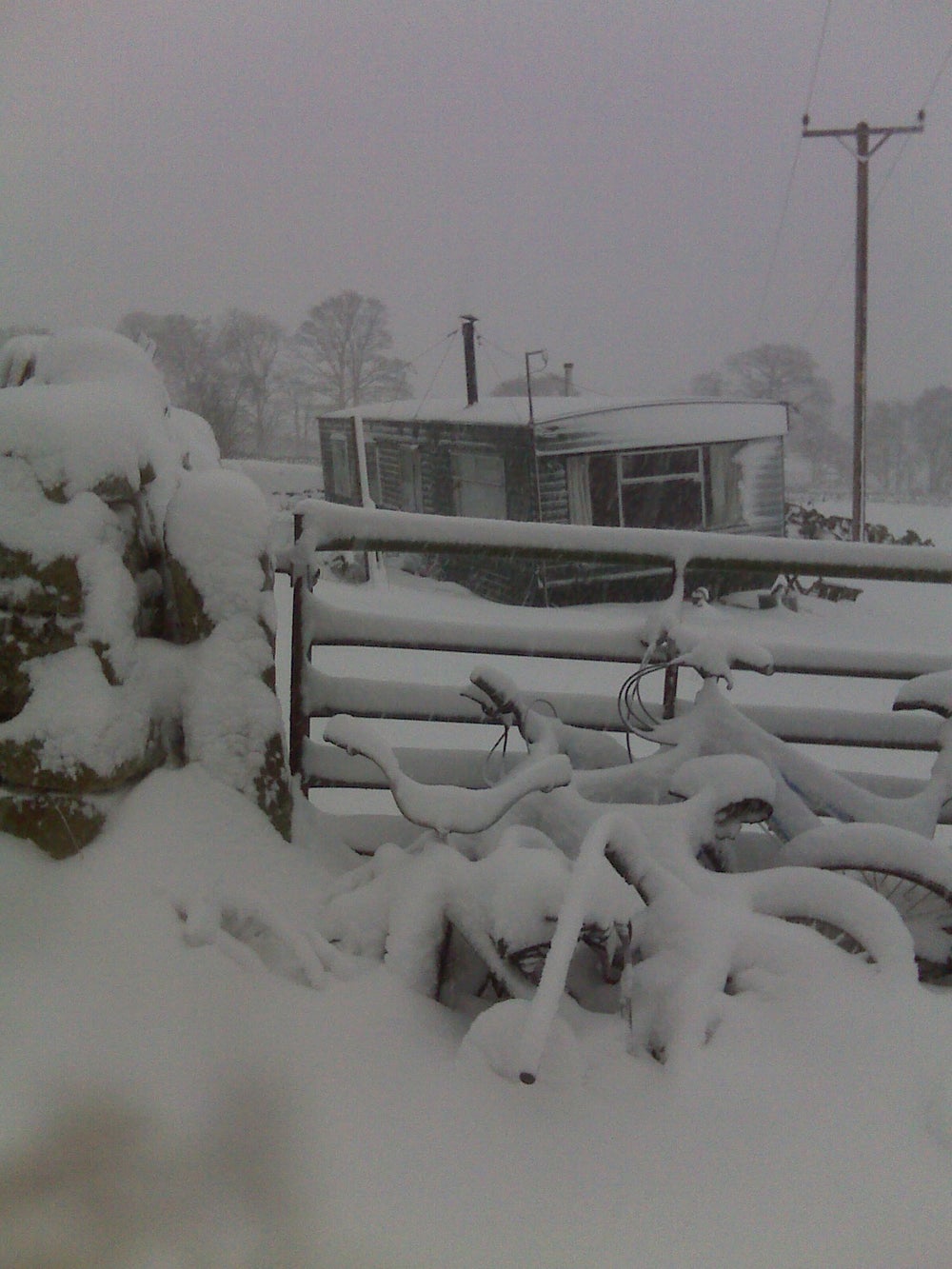 The caravan snowed in (Collect/PA Real Life)