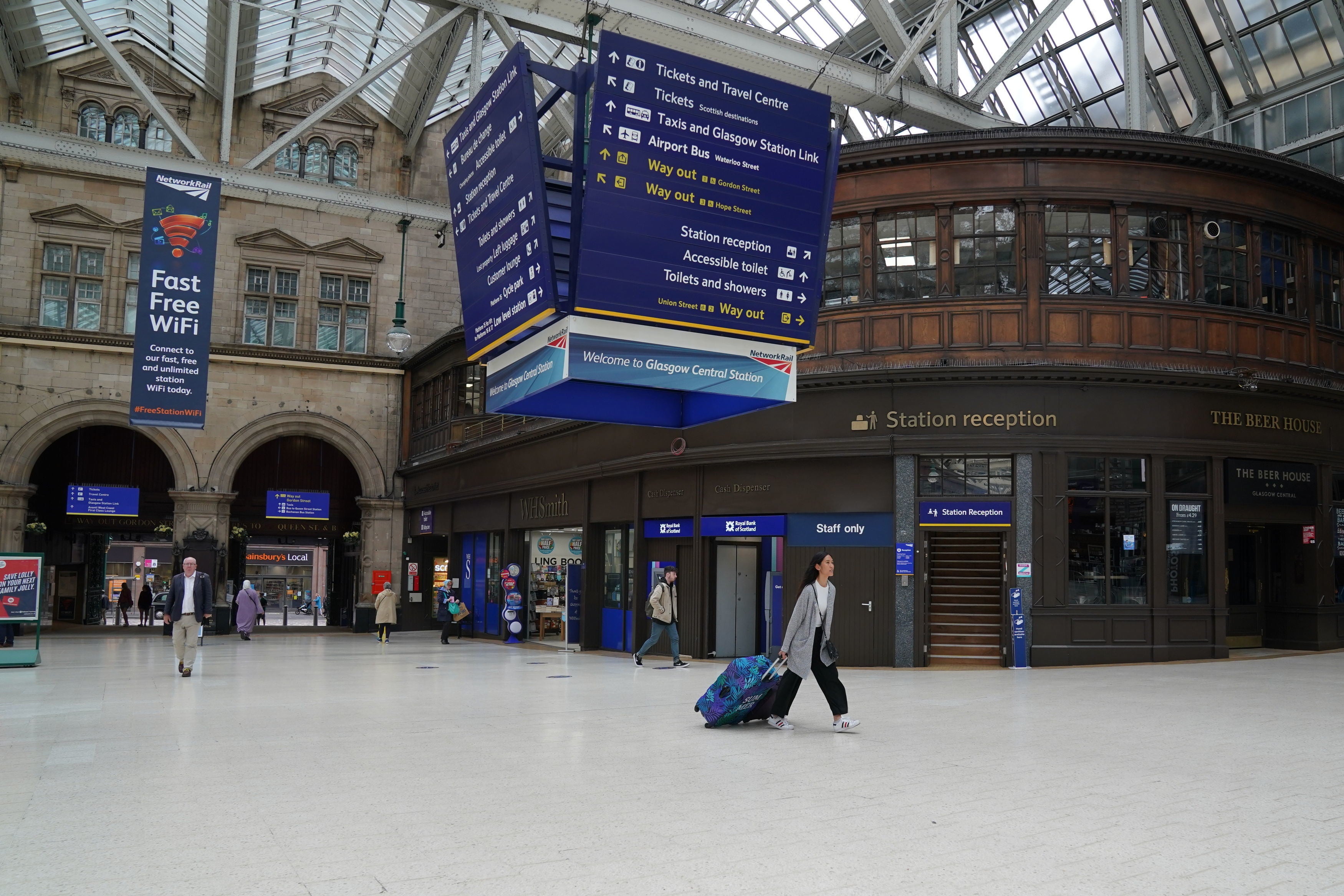 An eerily quiet Glasgow Central Station