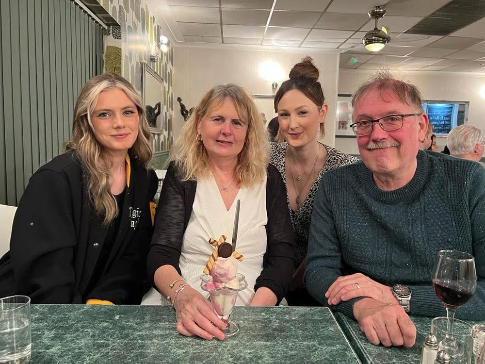 Laura (second right), her sister and their parents (PA Real Life/Collect)