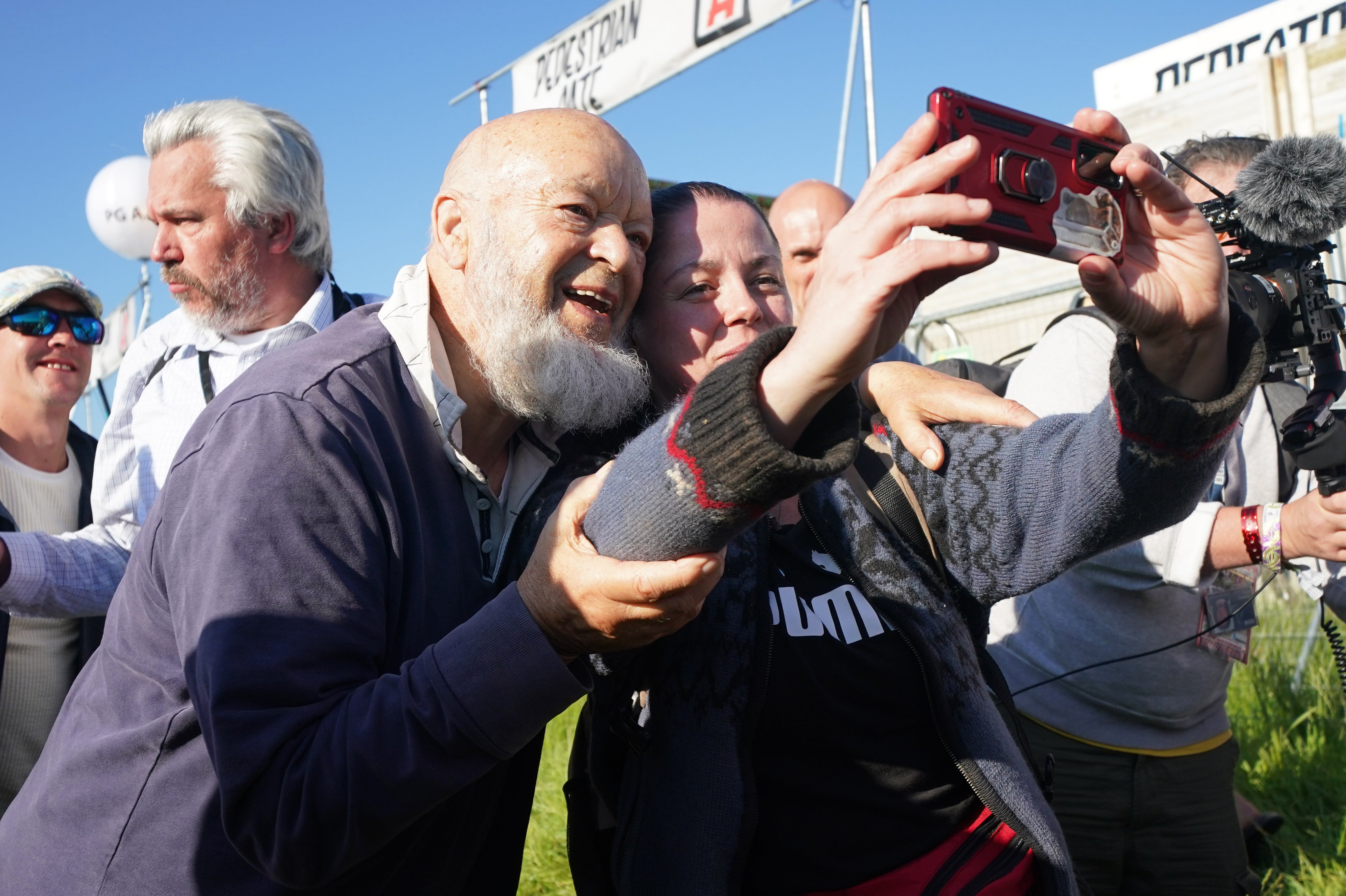 Michael Eavis has a selfie with a festival-goer