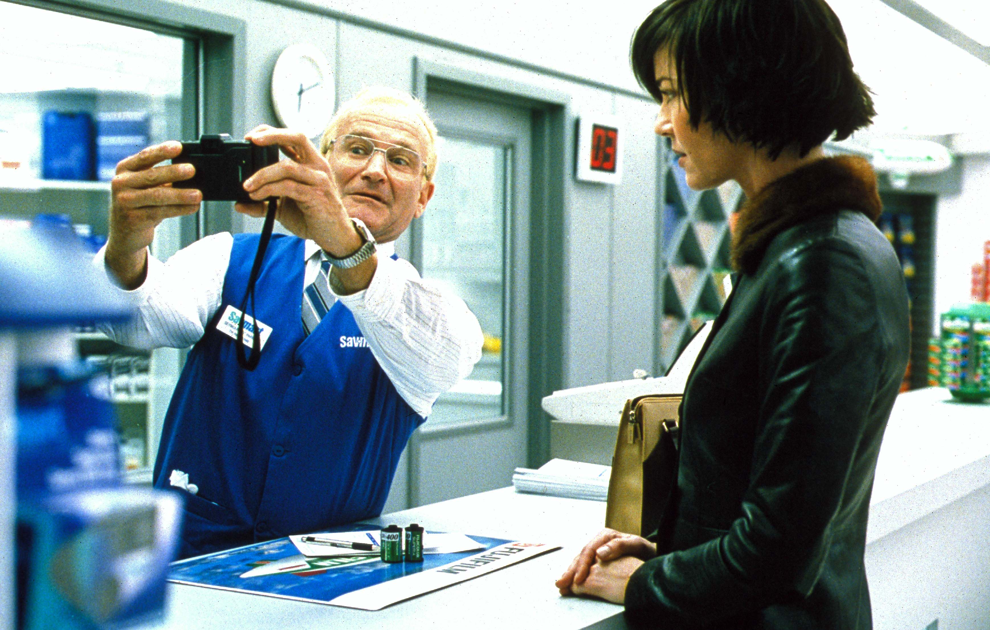 The lovable clown Robin Williams – the star of ‘Mrs Doubtfire’ and ‘Jumanji’ – played the clammy-looking and very sinister photo technician in Mark Romanek’s dark thriller ‘One Hour Photo’ in 2002