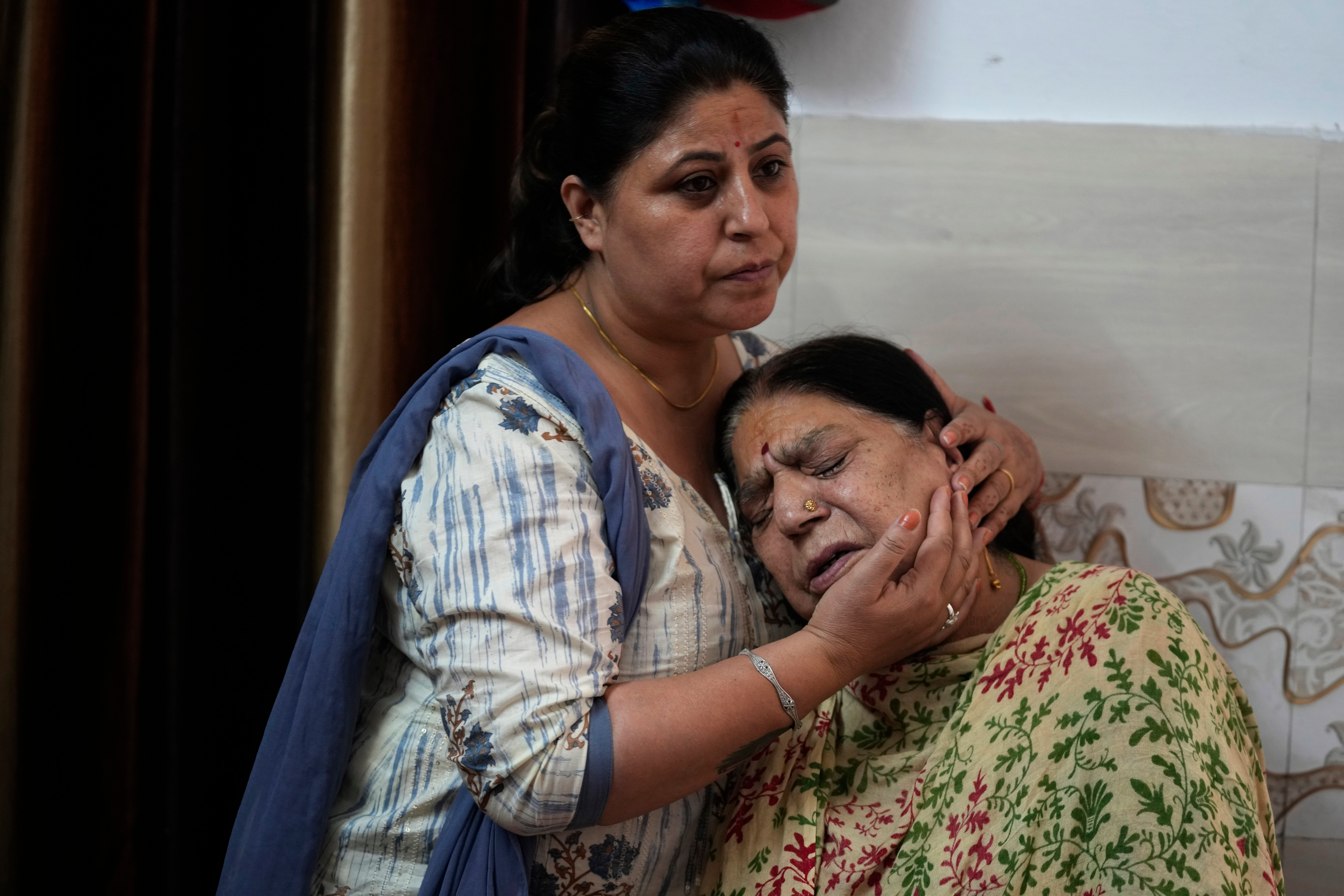 India Kashmir Hindus in Mourning Photo Gallery