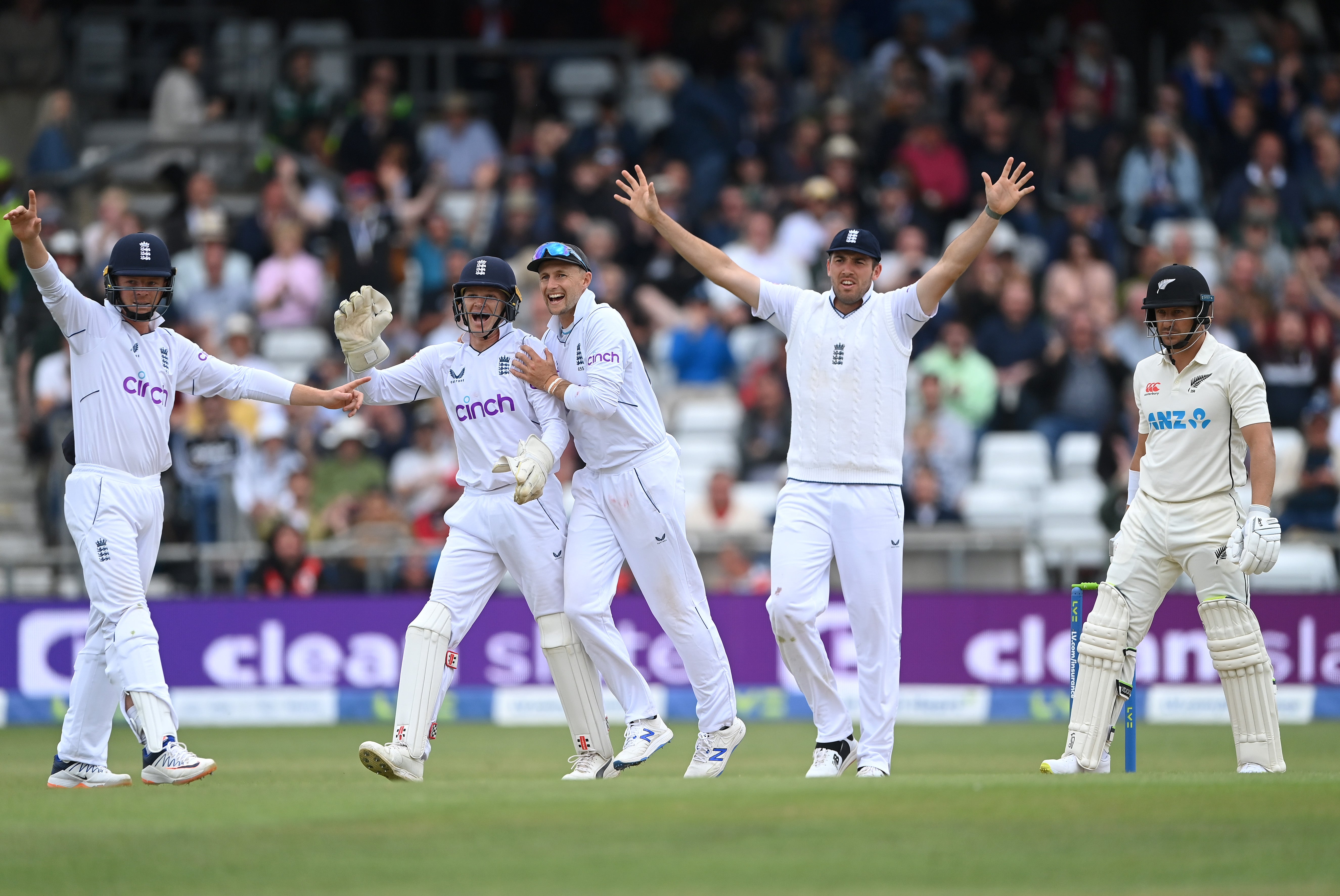 Replacement wicketkeeper Sam Billings catches Neil Wagner