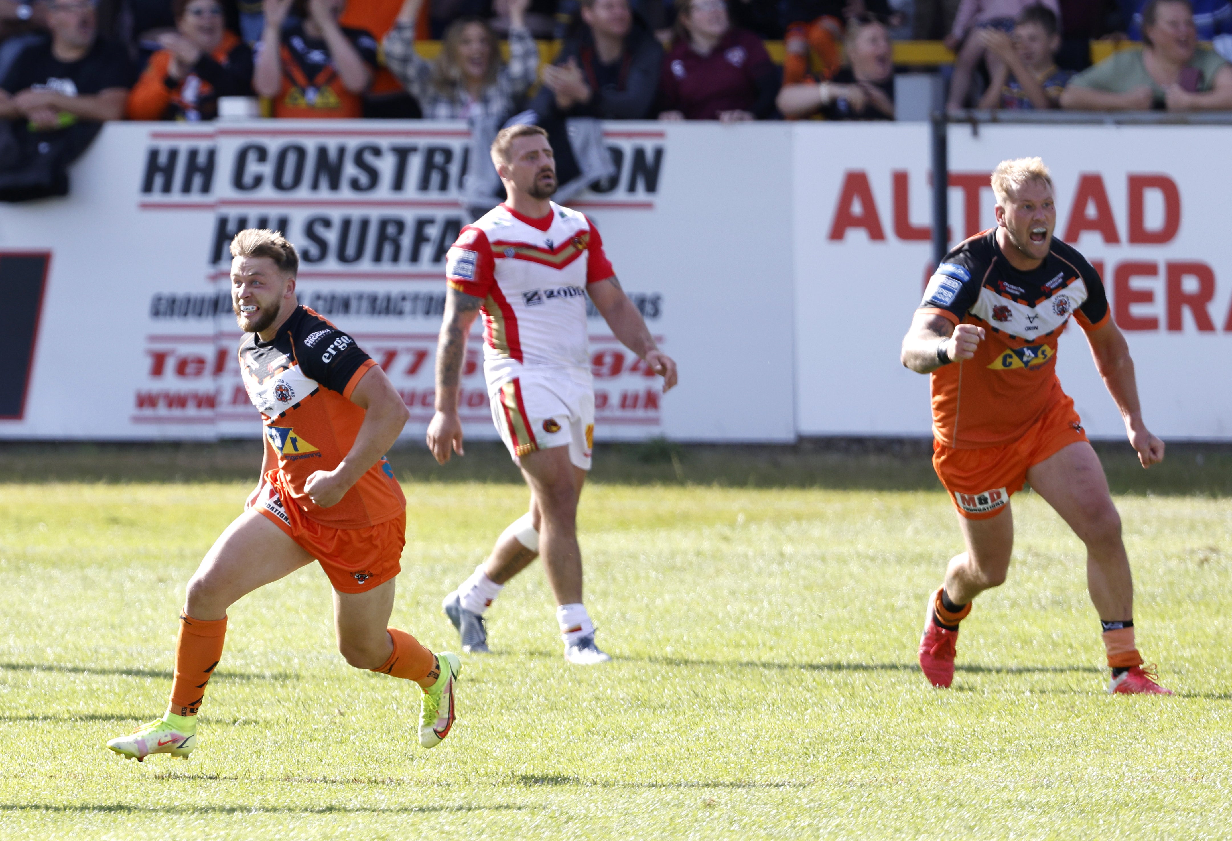 Castleford’s Danny Richardson, left, scored a drop goal in golden-point extra-time to seal a 17-16 victory over Catalans Dragons in the Betfred Super League (Richard Sellers/PA)