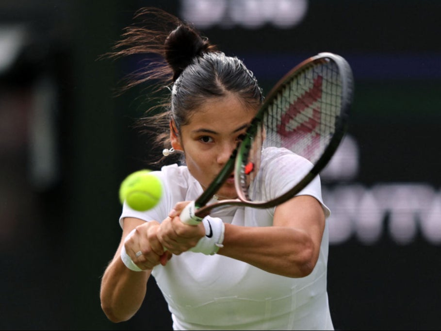 Raducanu hits a backhand against Van Uytvanck