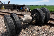 Video shows passengers climbing from derailed Amtrak train in Missouri