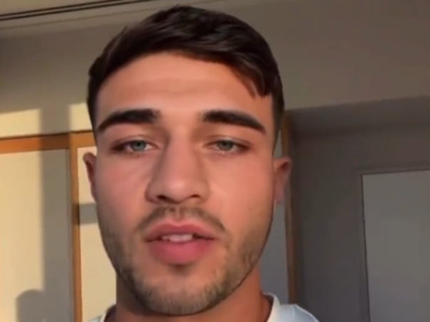 Tommy Fury addresses fans after being denied entry into the US