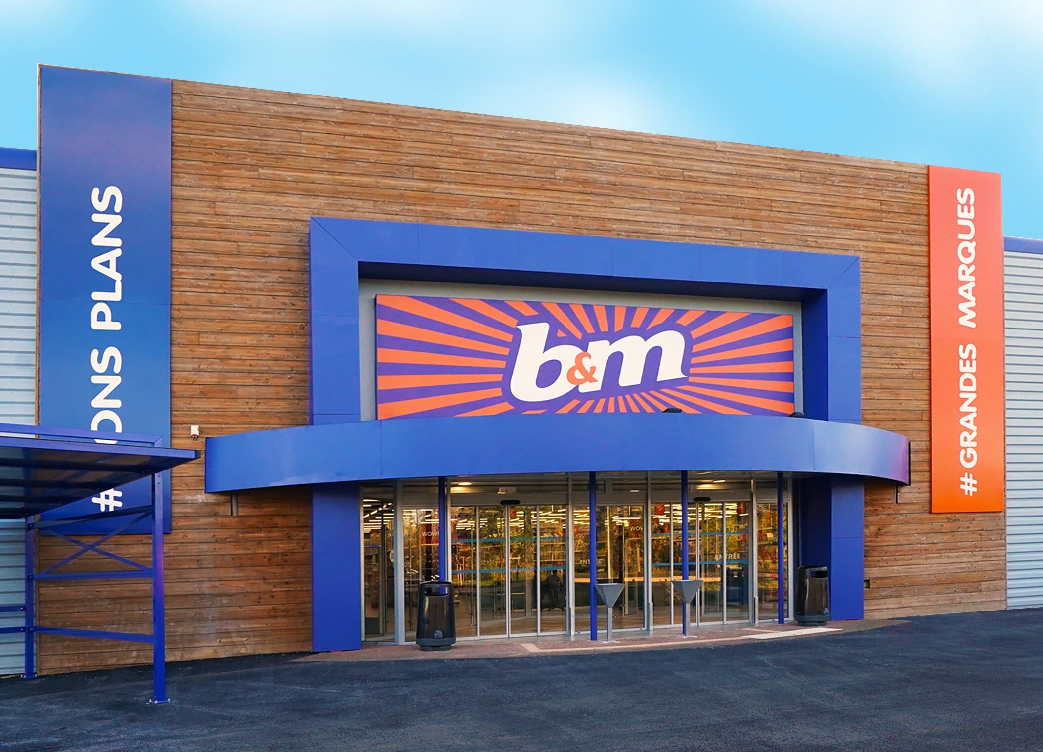 Budget retailer B&M European Value Retail has revealed first-quarter sales slumped against a year earlier, when trade was boosted amid Covid restrictions.