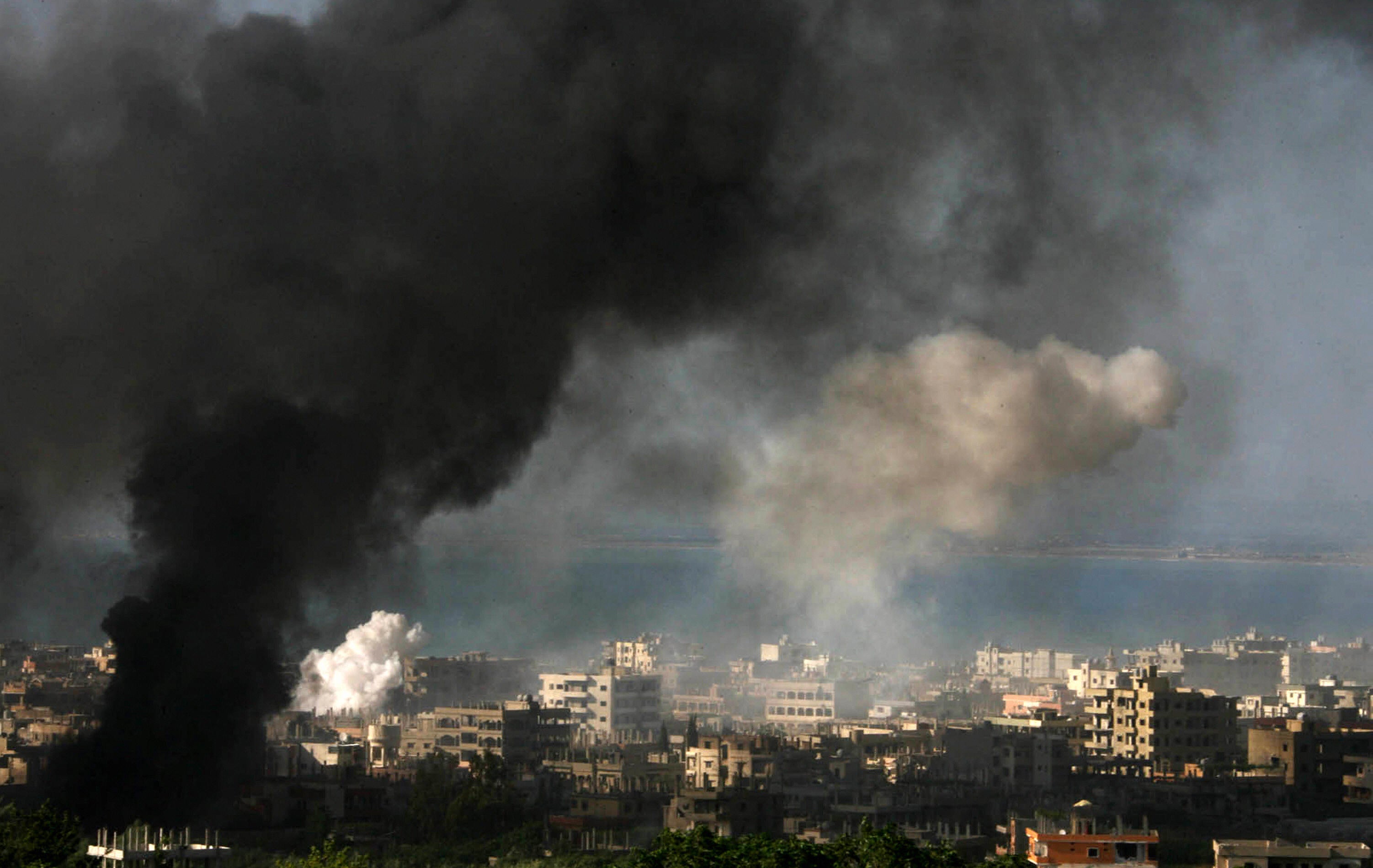 Smoke billows from the Palestinian refugee camp of Nahr al-Bared in May 2007