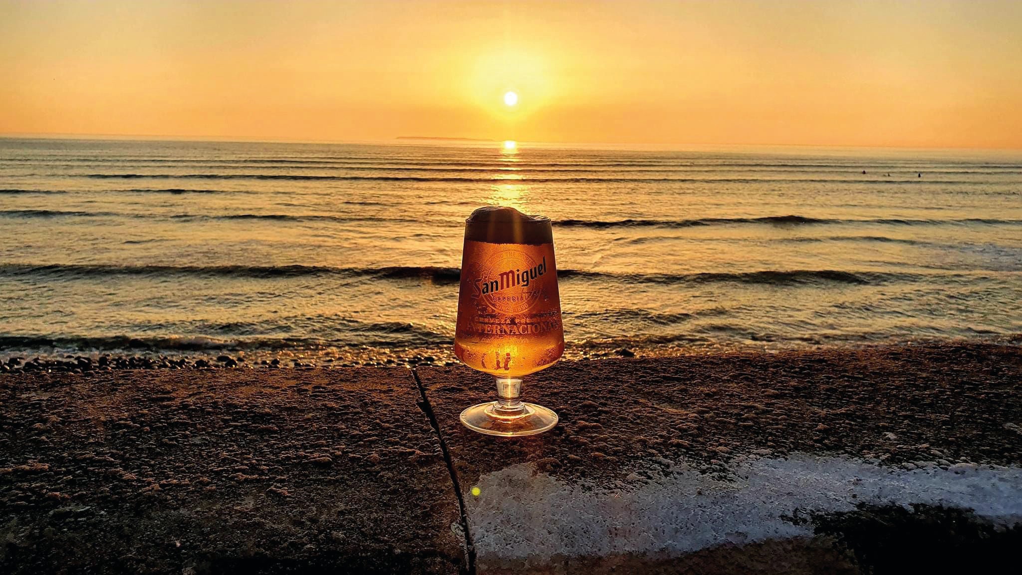 Showcasing spectacular beach views, the Fairway Buoy, Westward Ho! is the perfect spot for a pint on the promenade