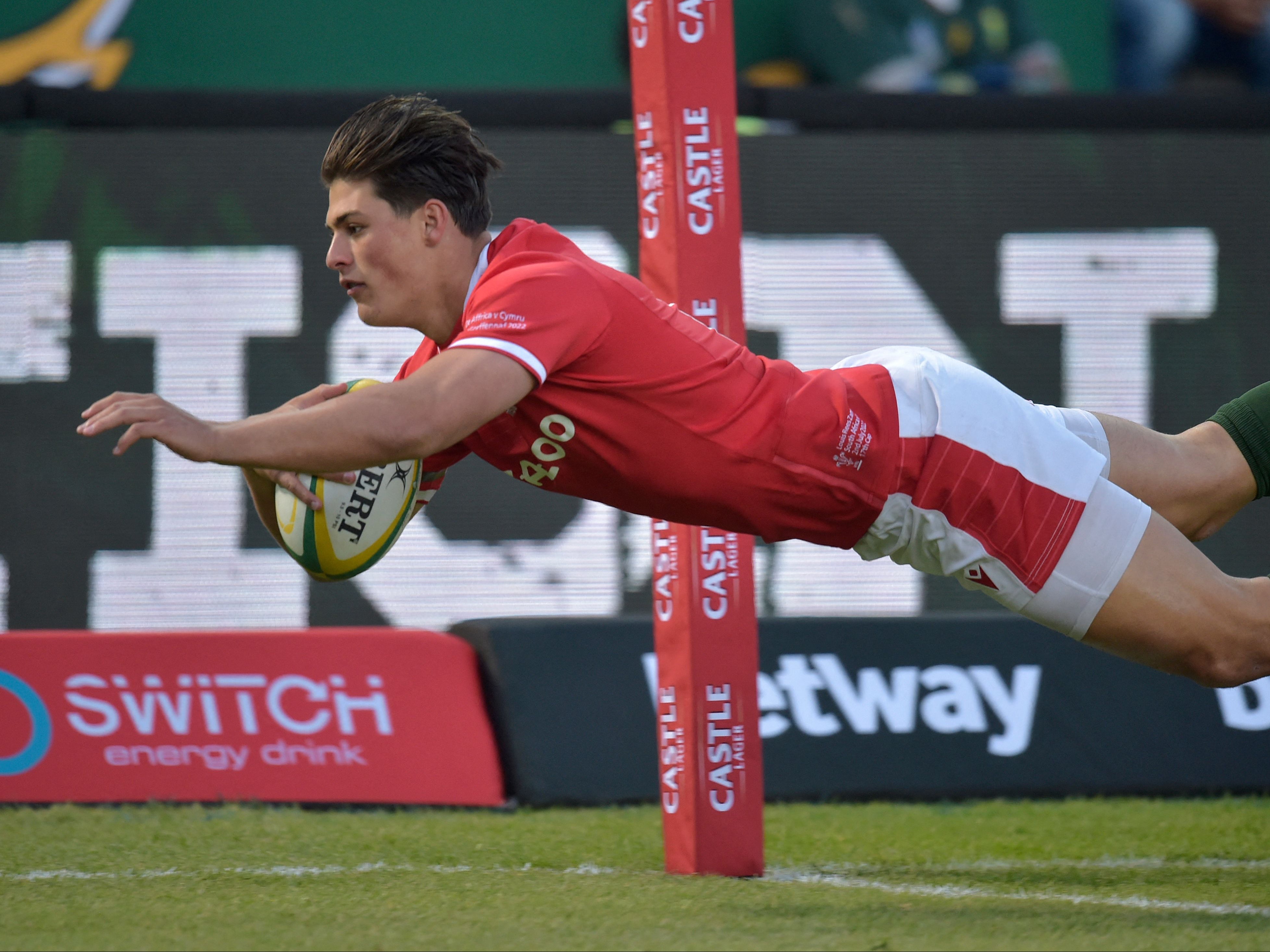 Wales' wing Louis Rees-Zammit dives to score the team's first try