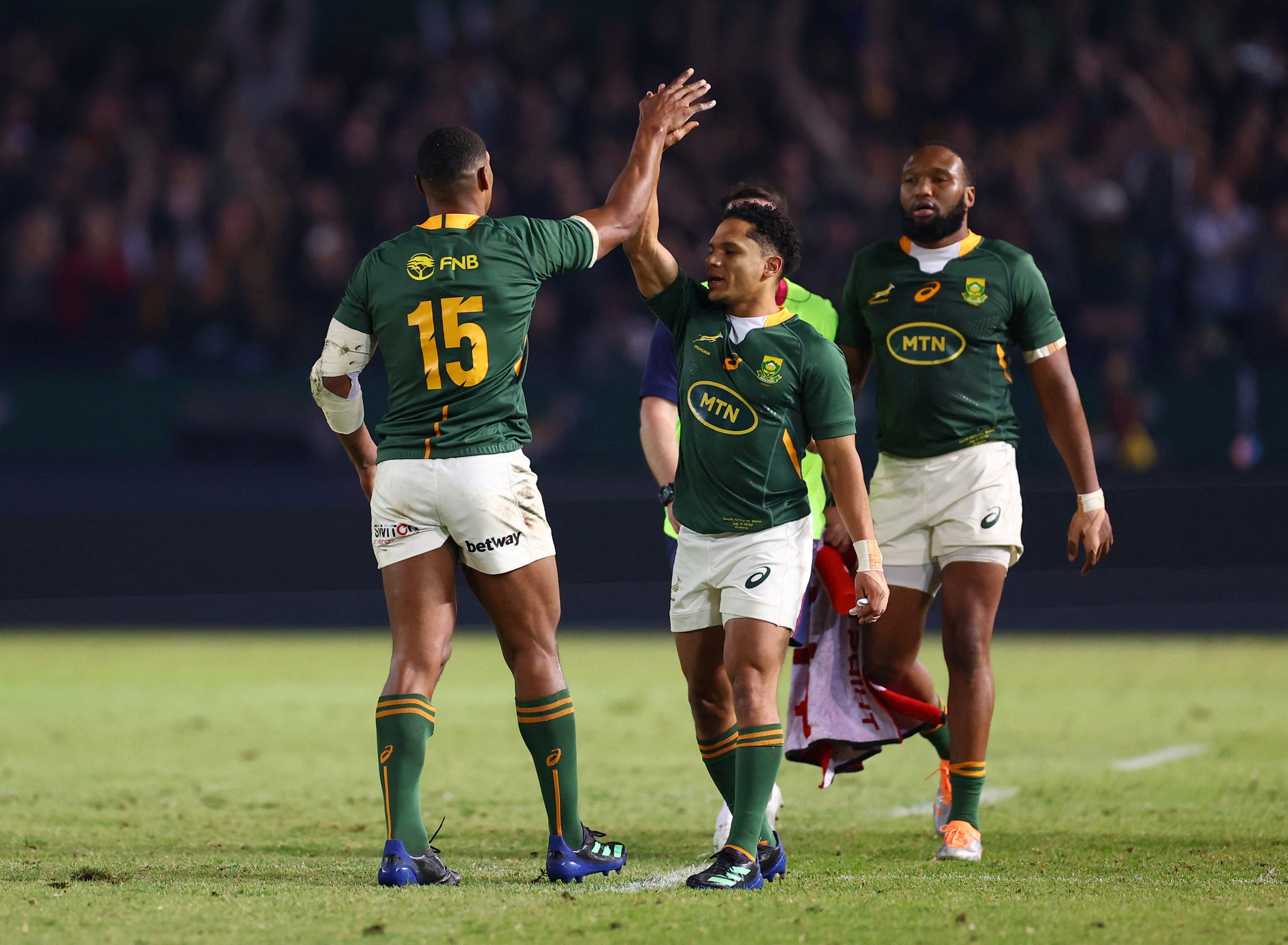 Damian Willemse (10) celebrates kicking the winning penalty with Cheslin Kolbe