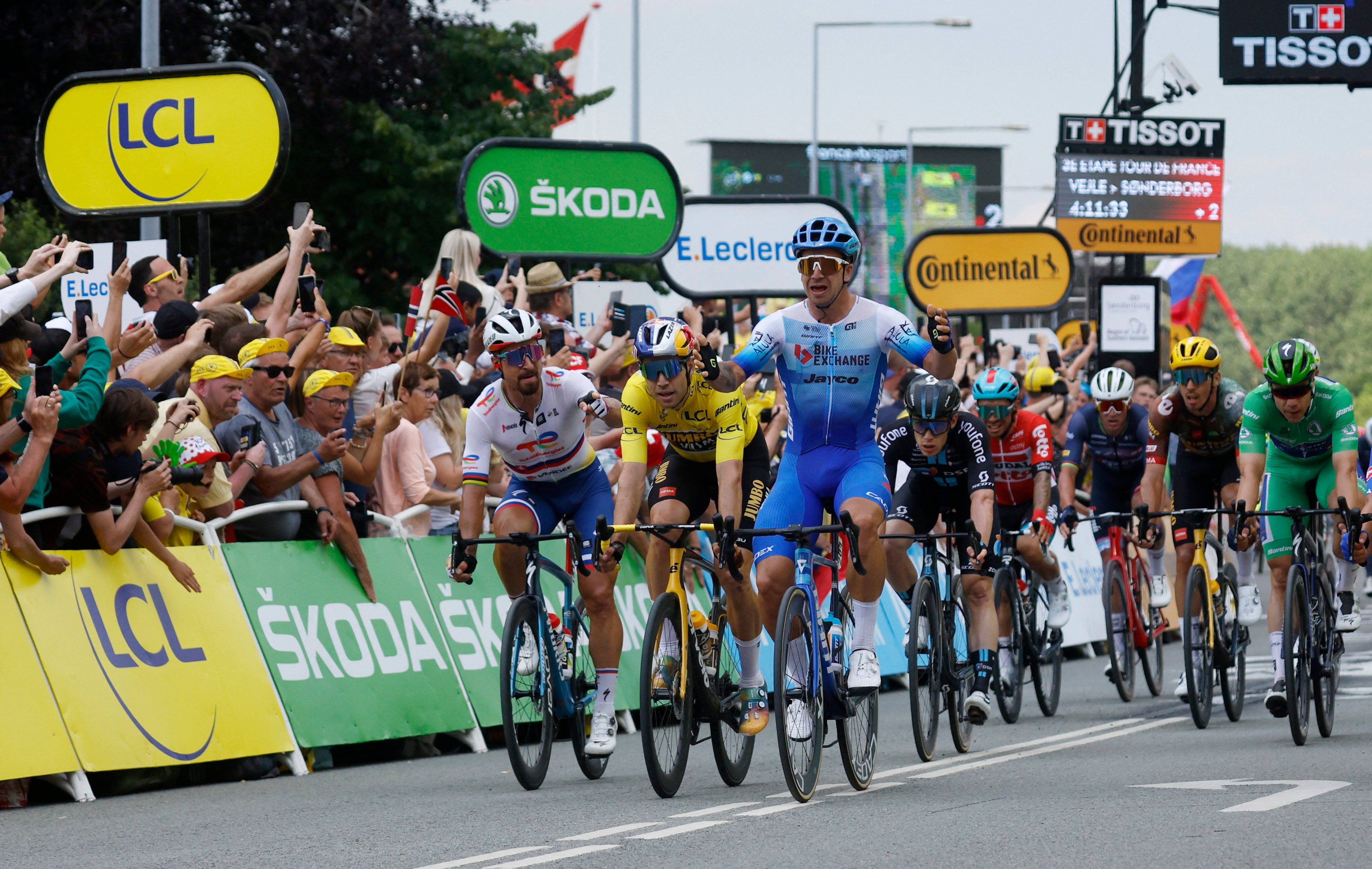 Dylan Groenewegen celebrates clinching victory