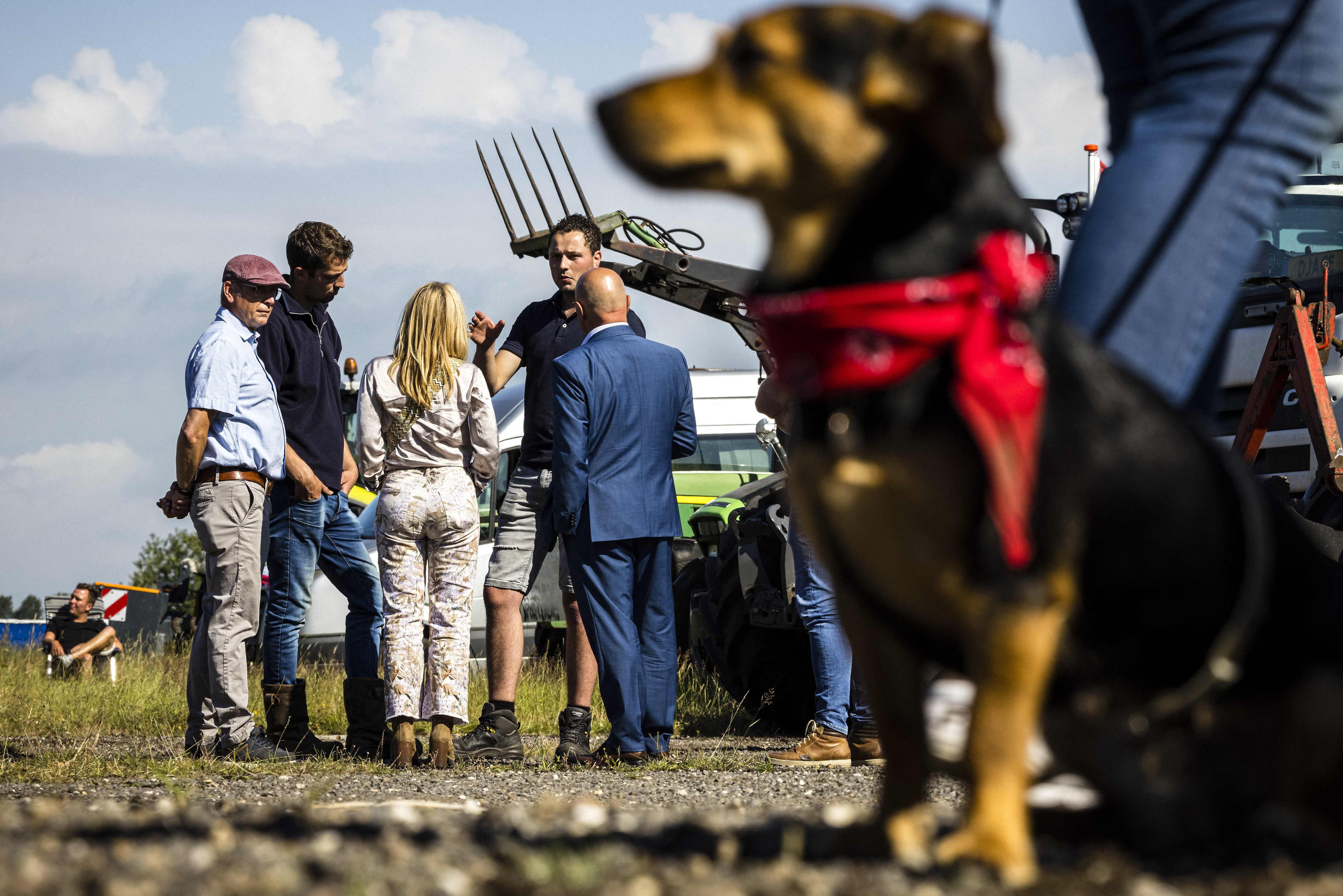 Mayor Kees van Rooij of Meierijstad meets with farmers during a demonstration against the Dutch government’s far-reaching plans to cut nitrogen emissions in Veghel