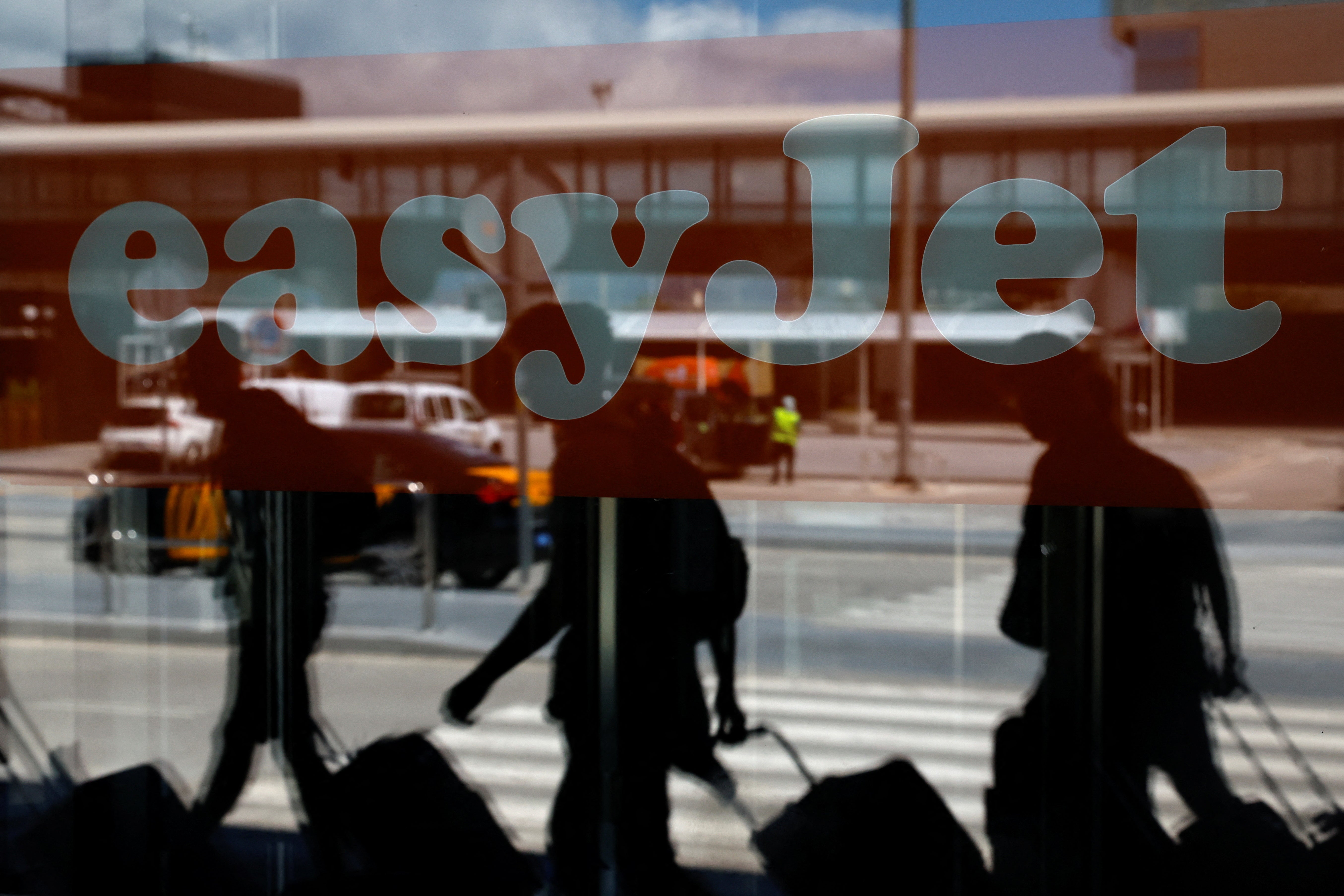 EasyJet says around 5 per cent of passengers probably won’t turn up for their flight