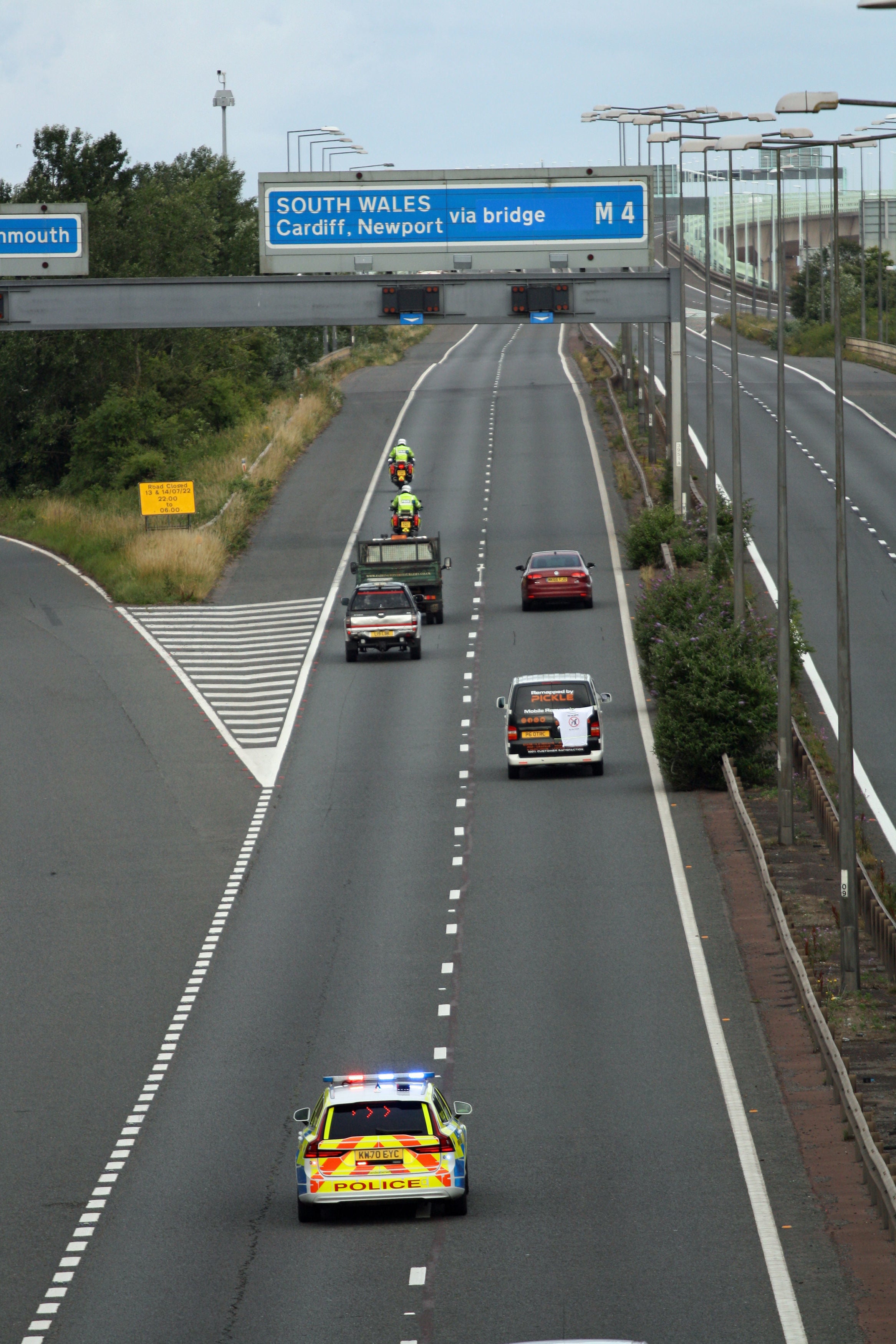 Police escort vehicles on M4 during morning rush hour as protesters ‘go slow'