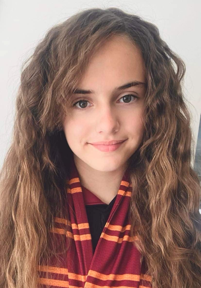 Emma Watson lookalike, Ellie Rowe