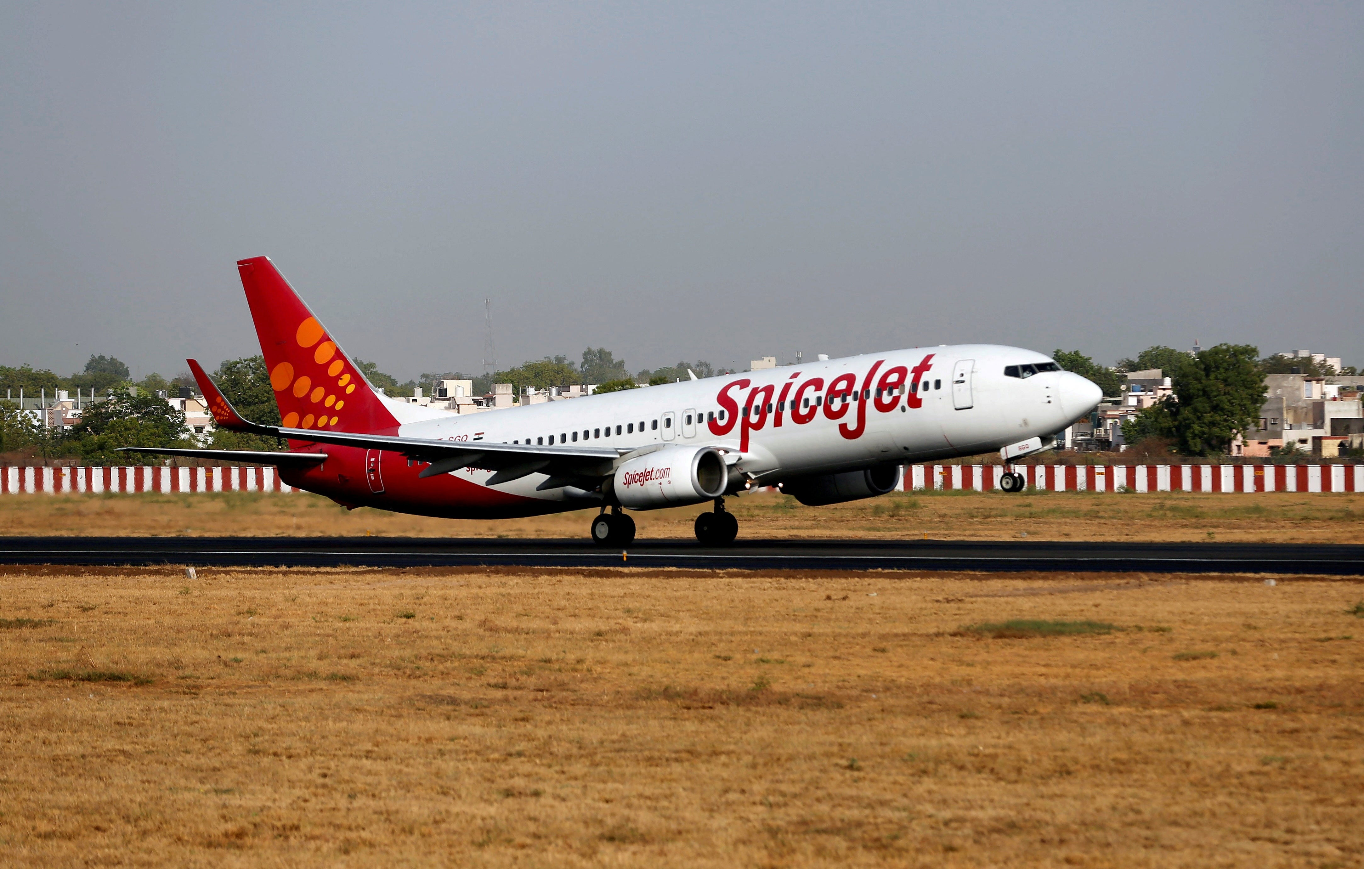 SpiceJet: Indian passenger plane makes priority landing after cracks appear in windshield mid-flight