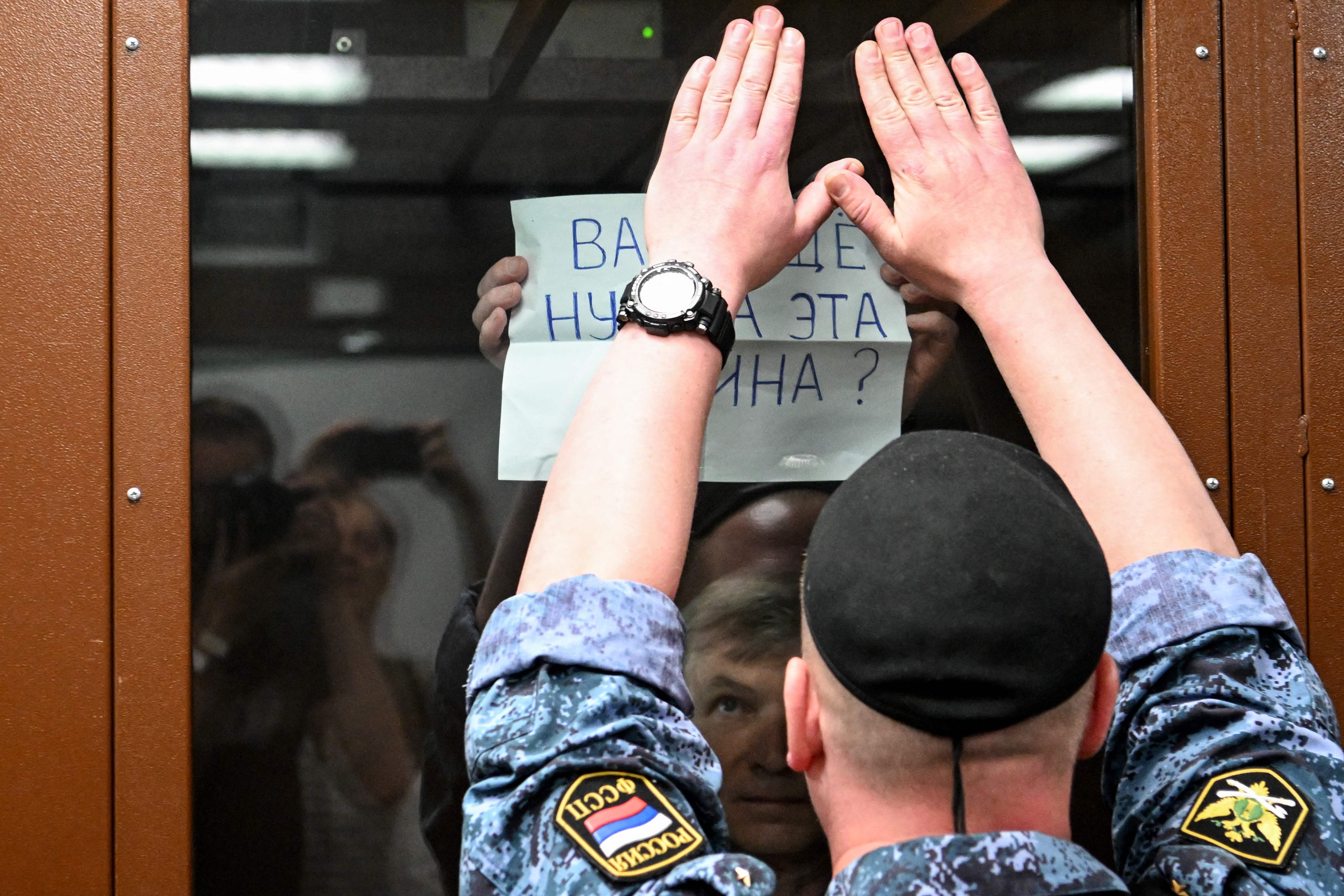 A bailiff tries to cover Mr Gorinov’s sign