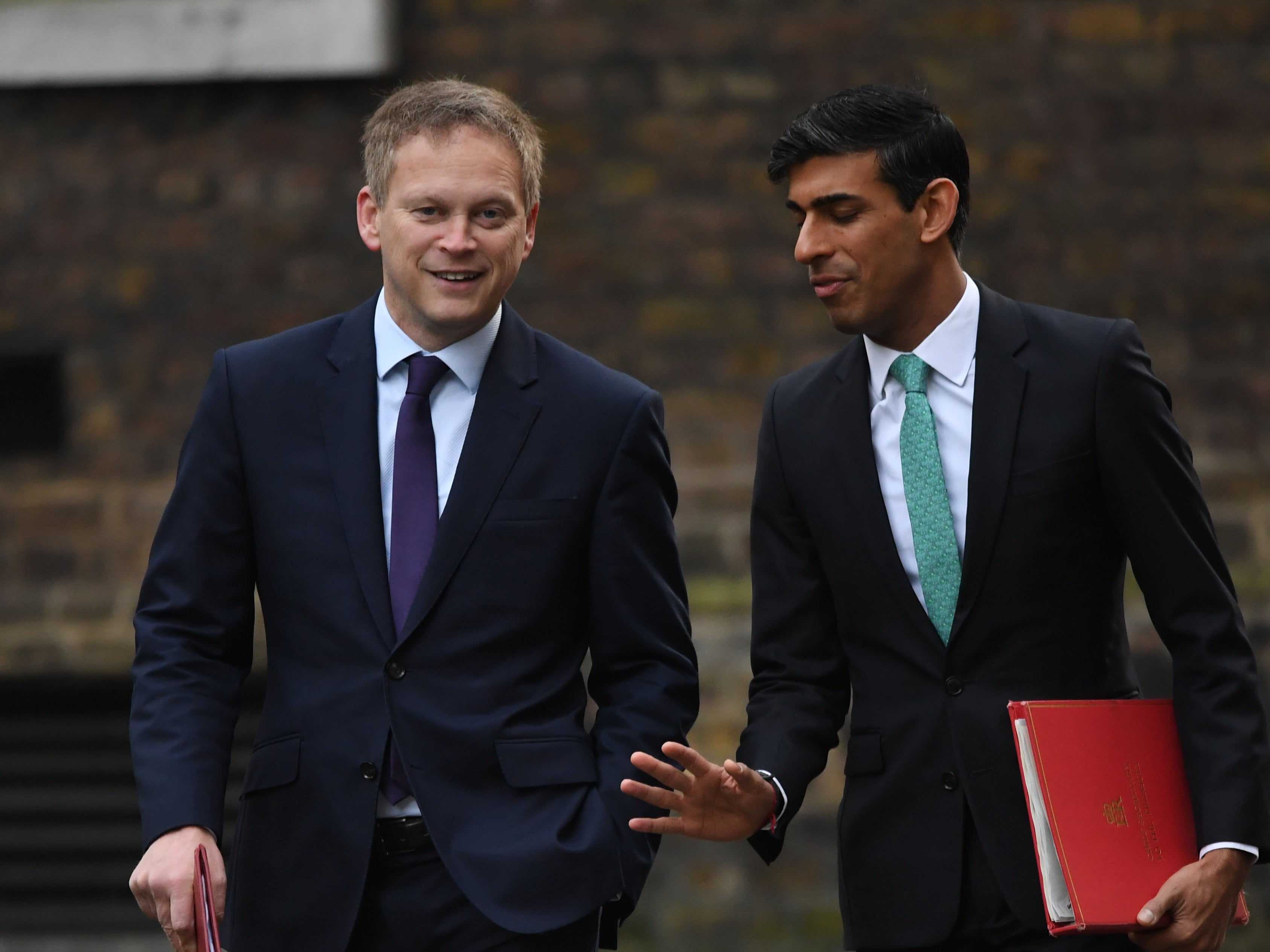 Rishi Sunak rivals gang up on Tory frontrunner as Grant Shapps takes swipe at ‘plotter’